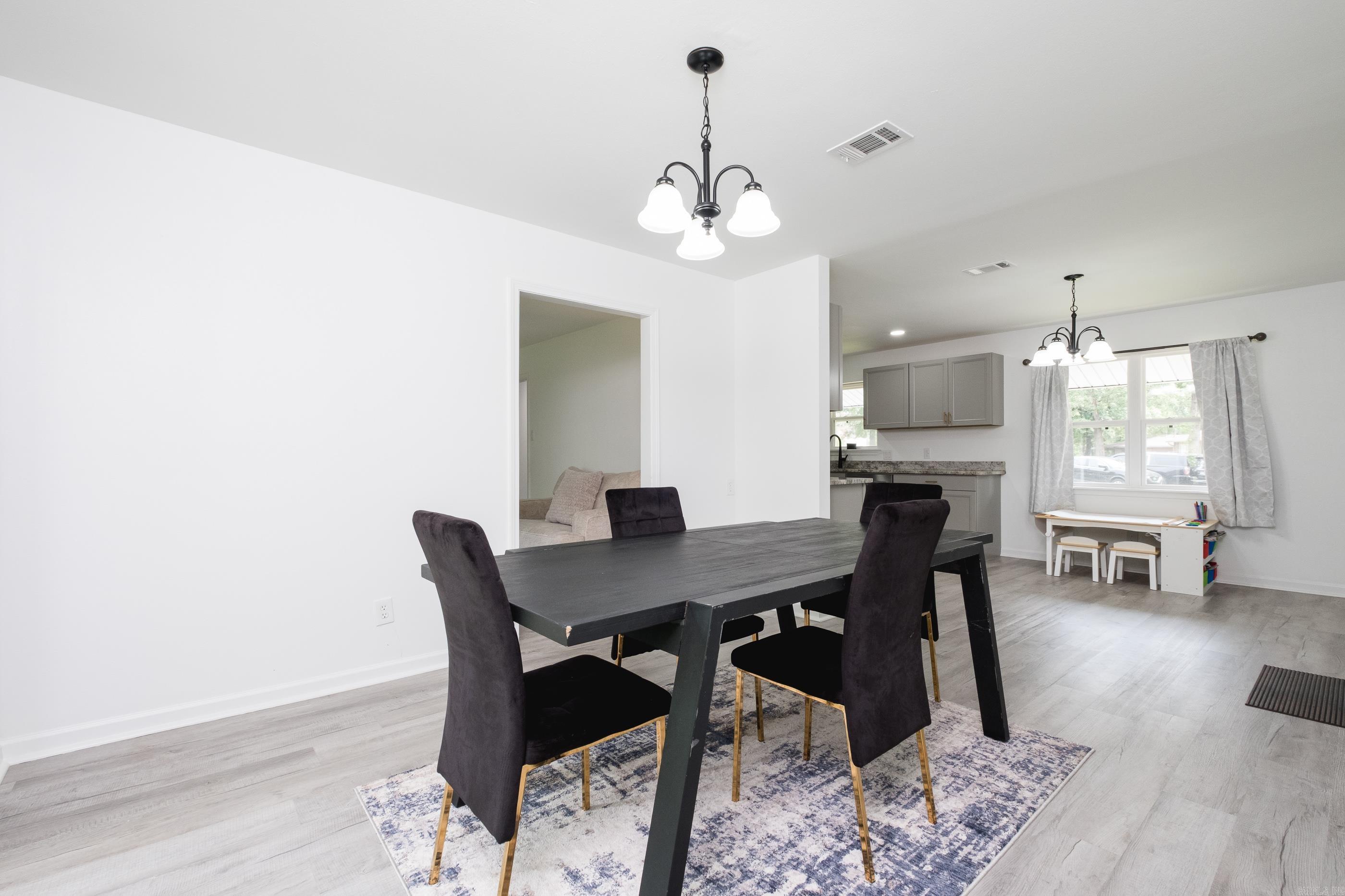 4605 N Cedar