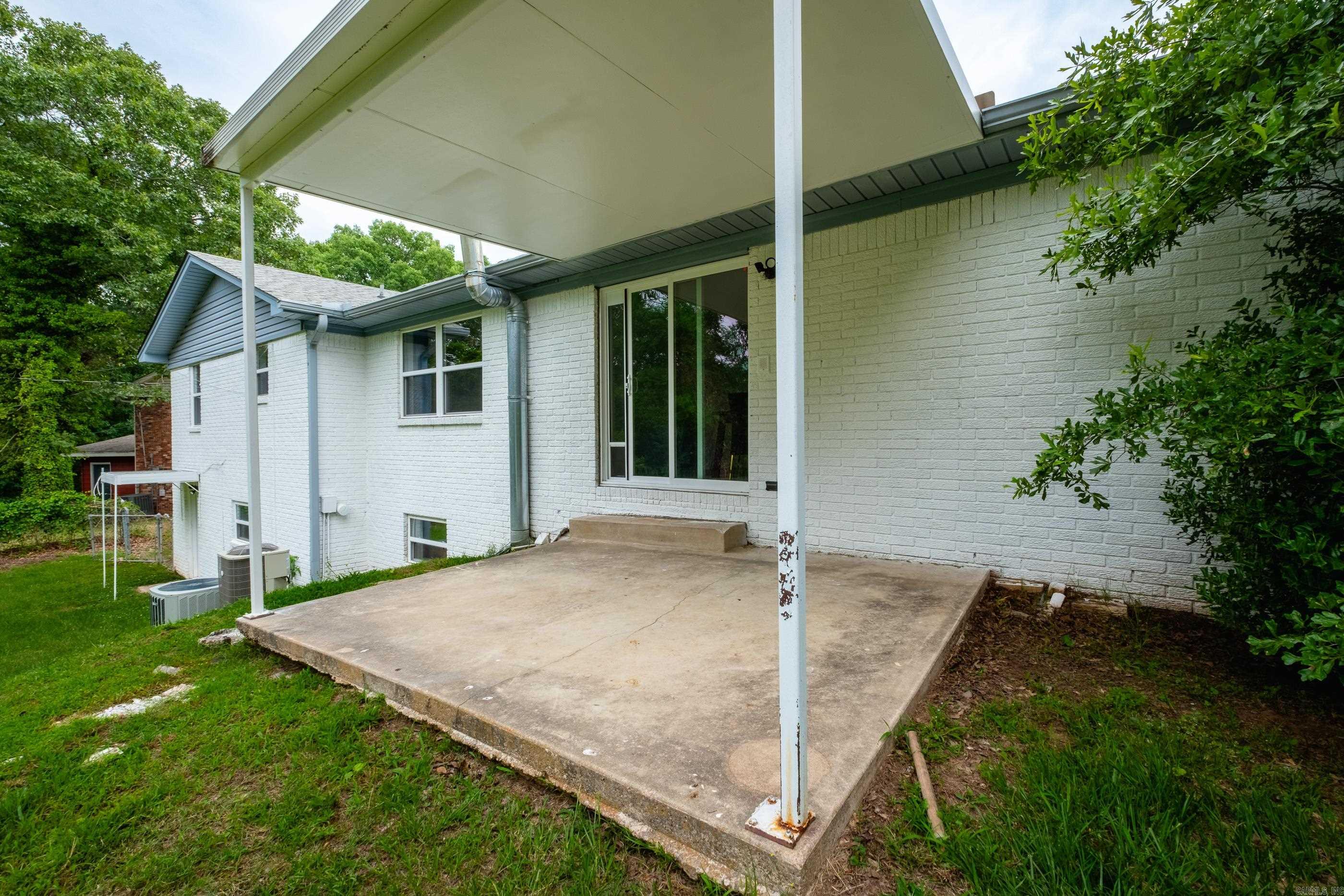 4605 N Cedar
