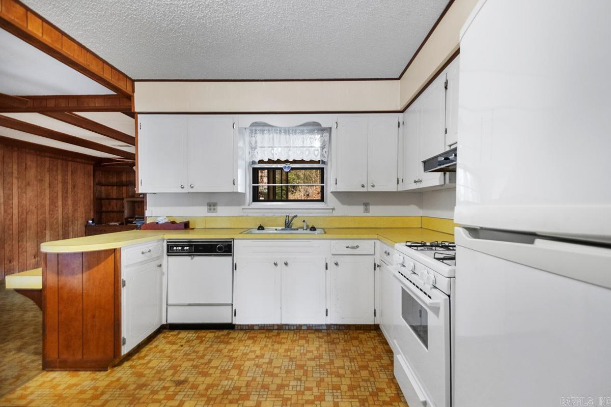 13819 Clinton Road
