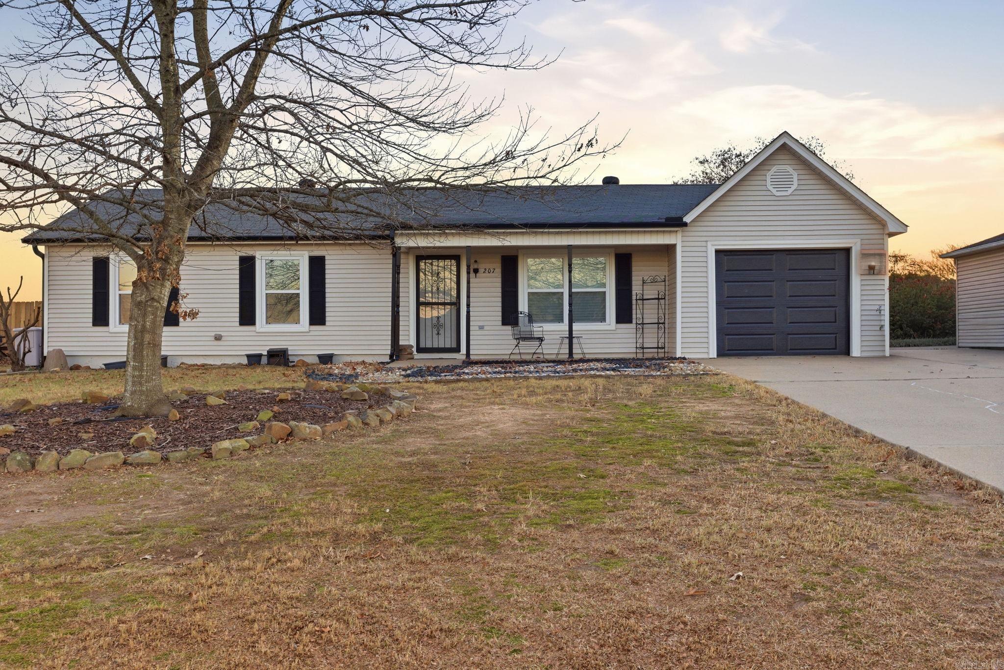 207 Ray St