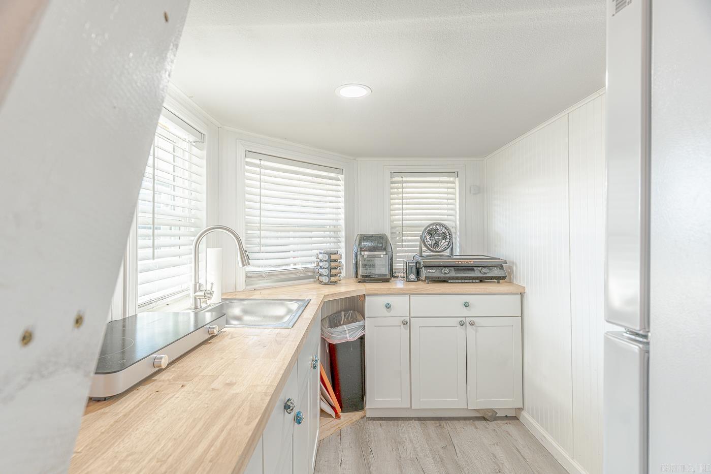 96 Pine Hollow Rd Road