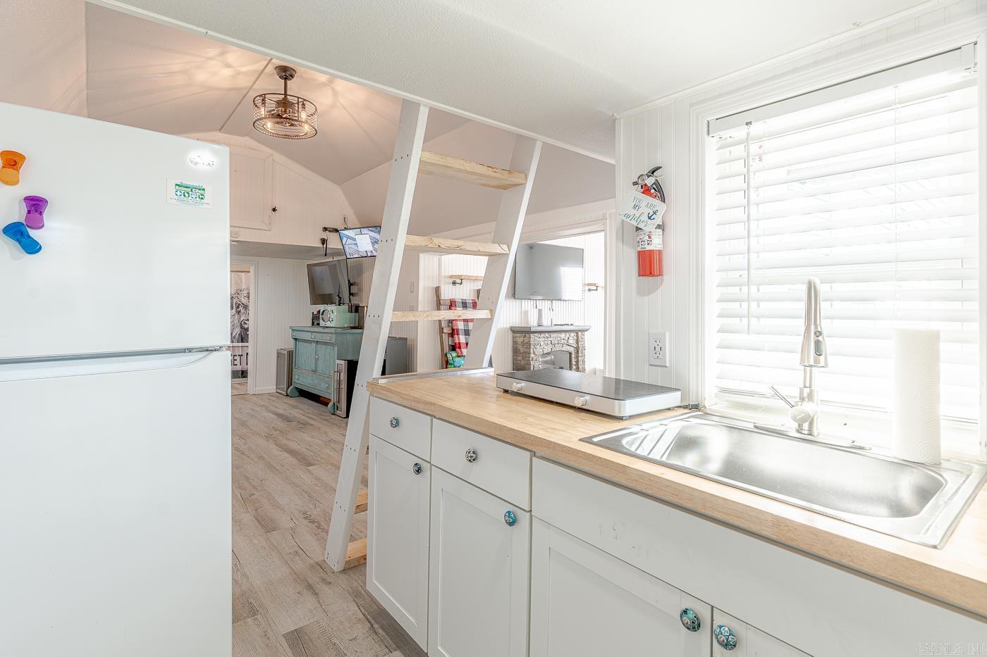 96 Pine Hollow Rd Road