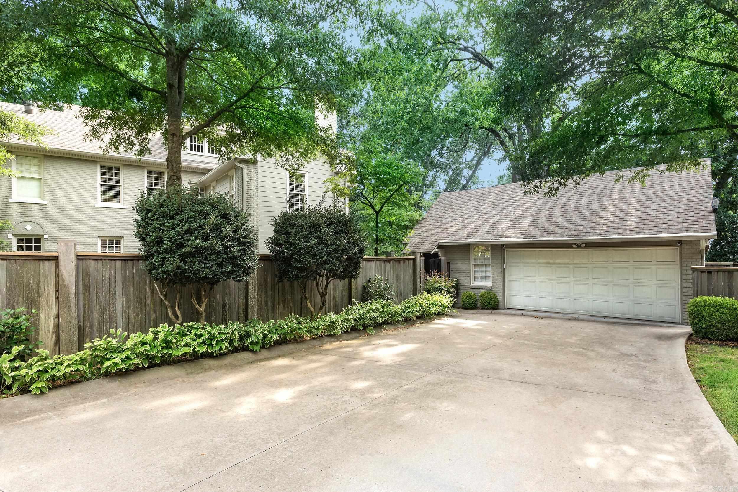 4900 Crestwood Drive