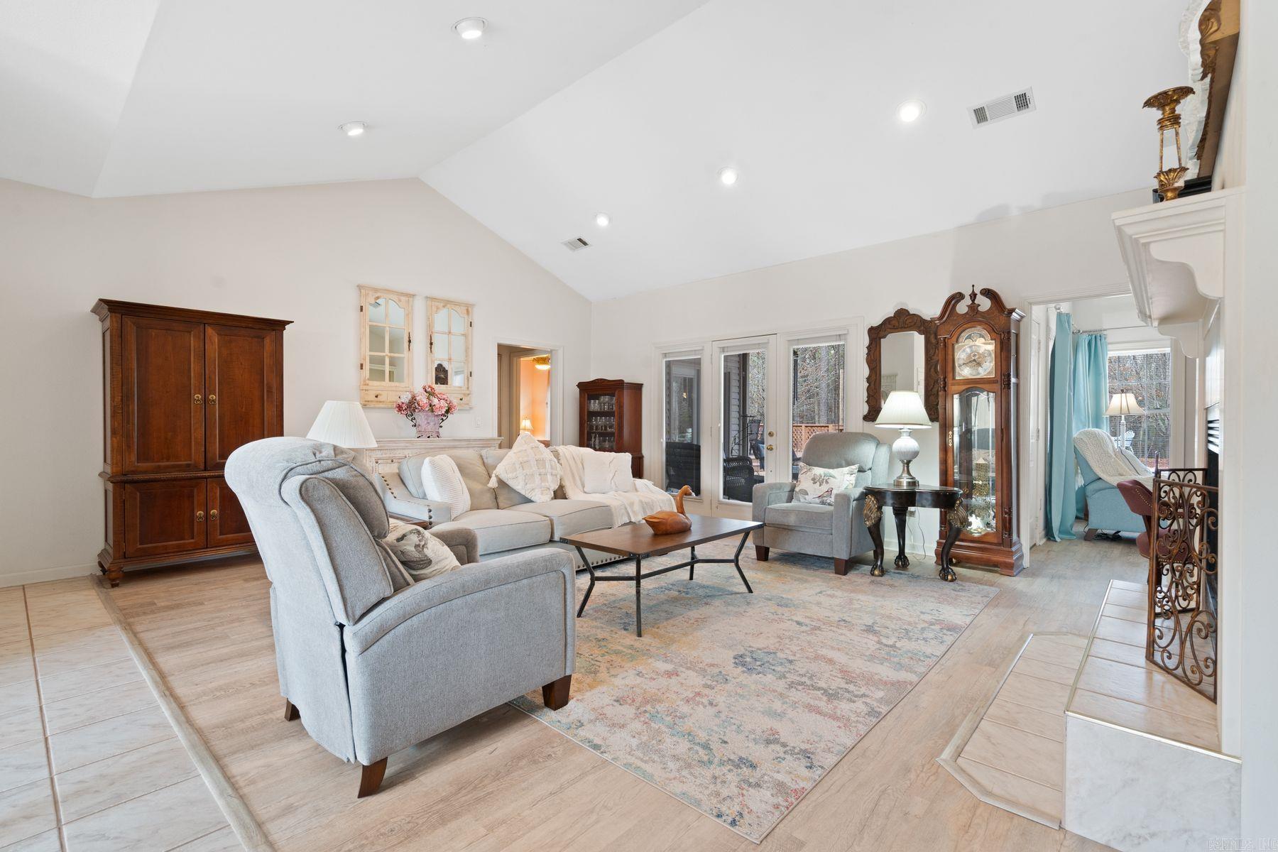 5 Bosque Place