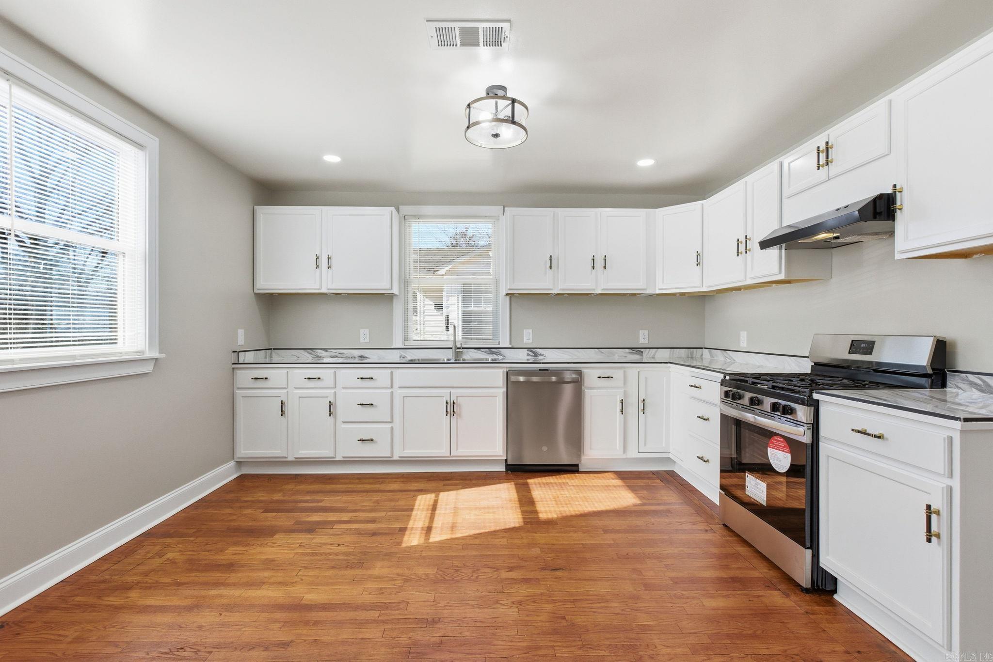 1703 W 19Th Street