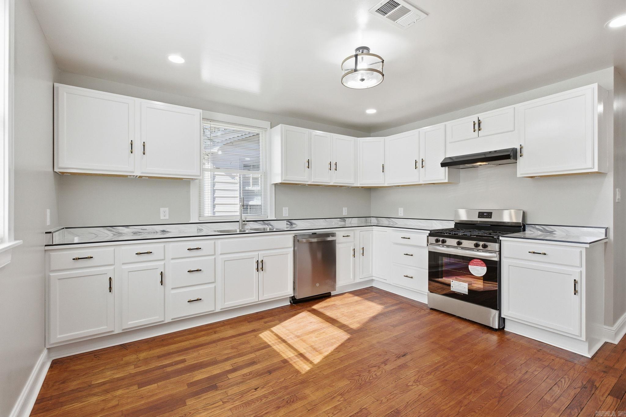 1703 W 19Th Street