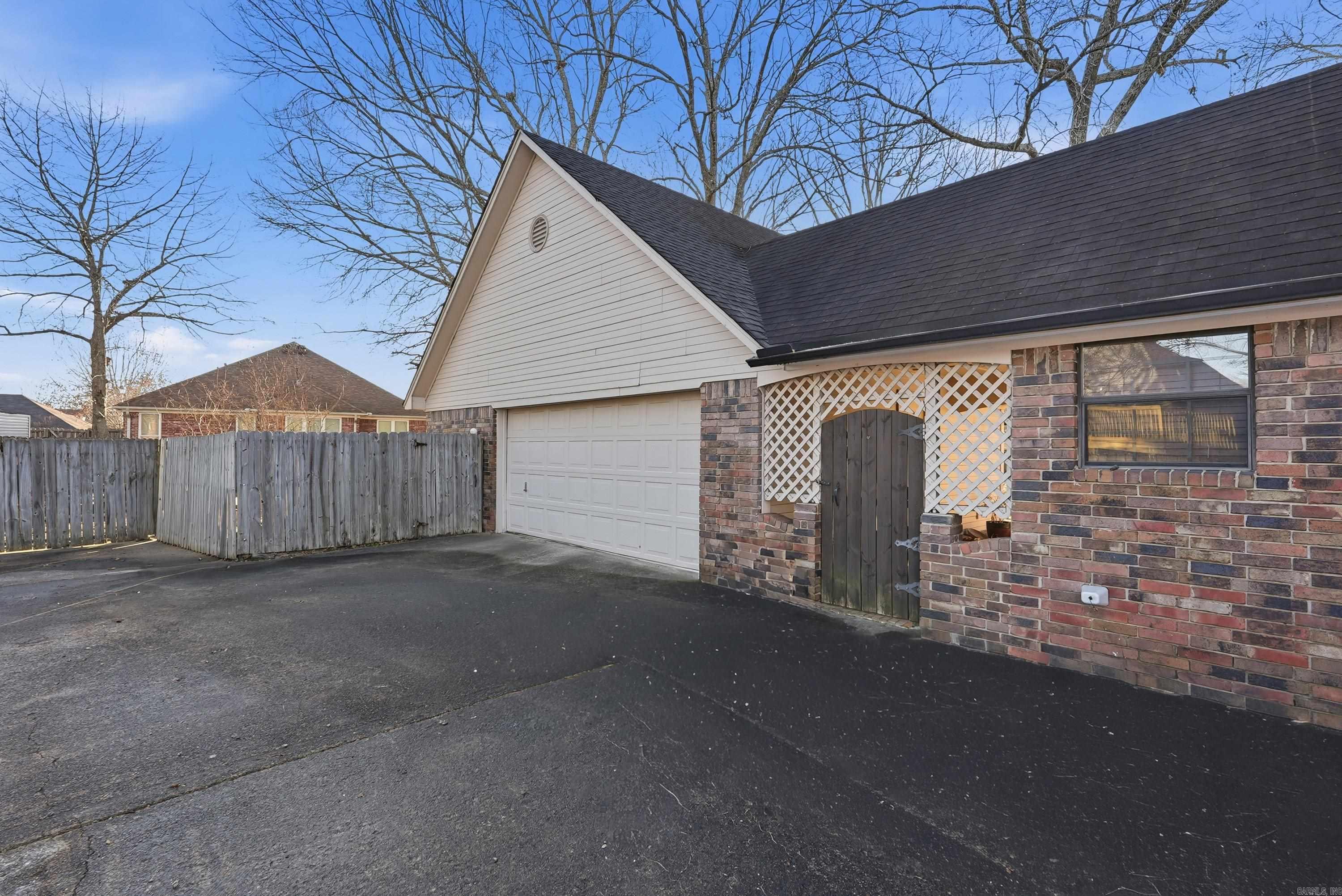 14 Shady Valley Drive