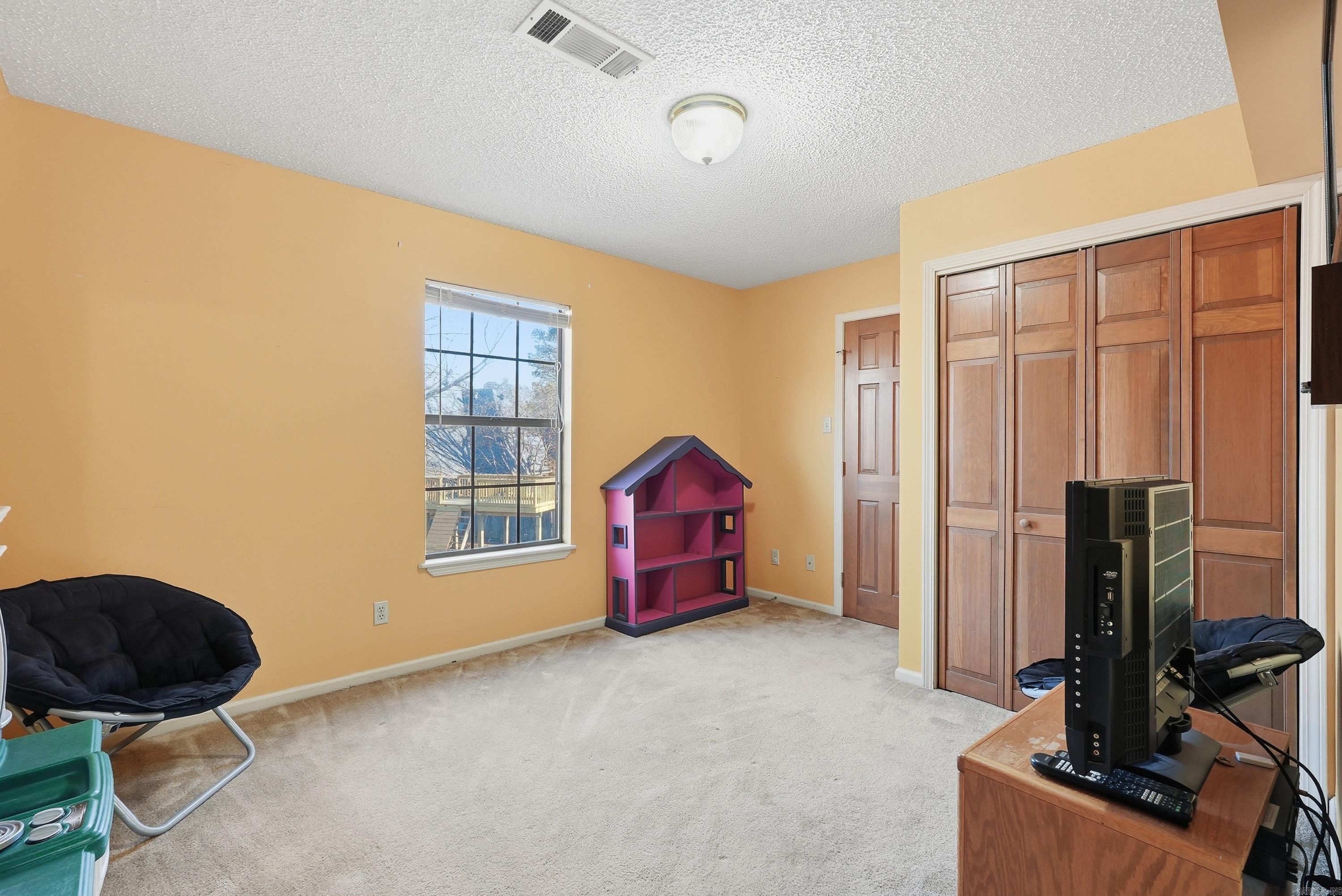 14 Shady Valley Drive