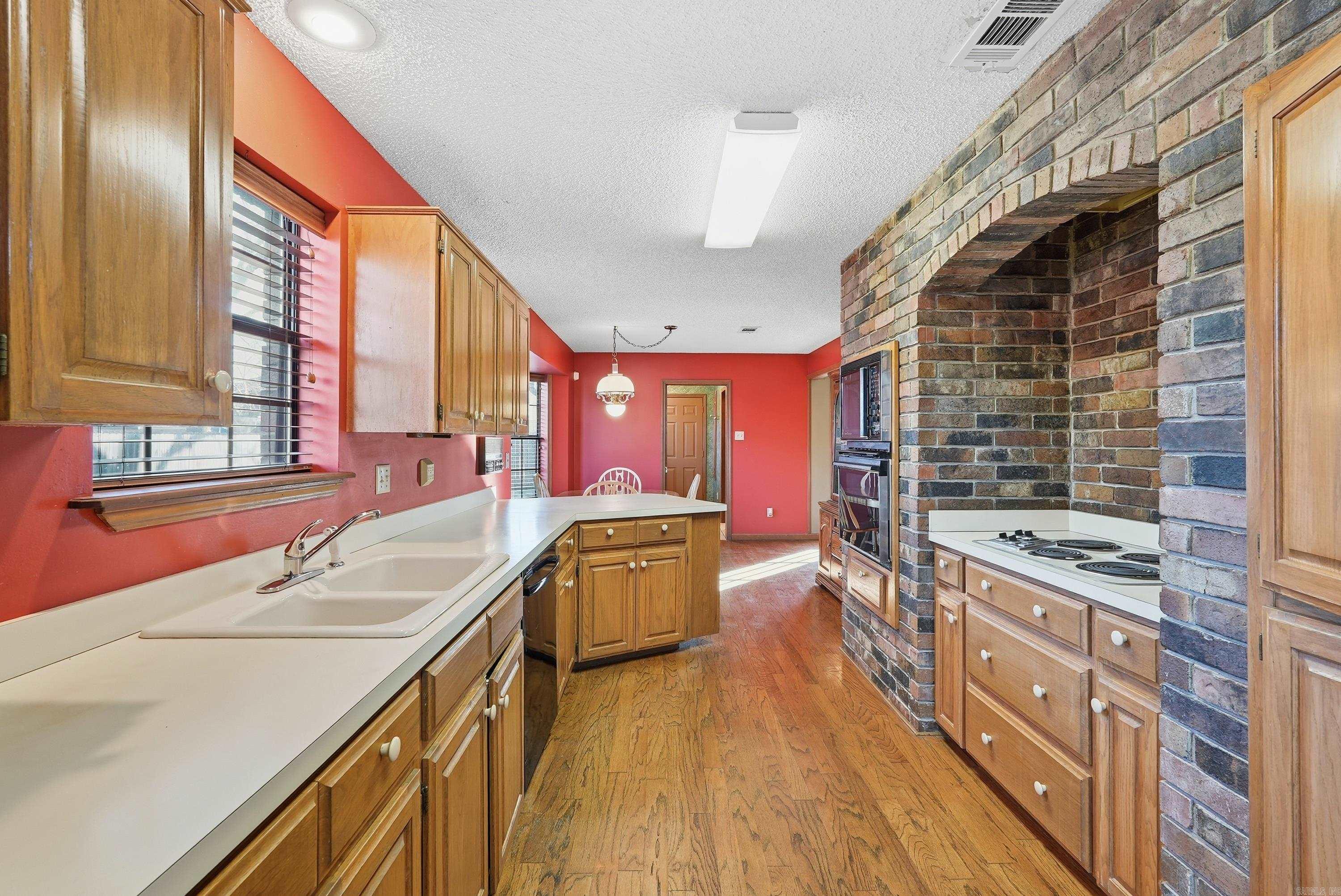 14 Shady Valley Drive