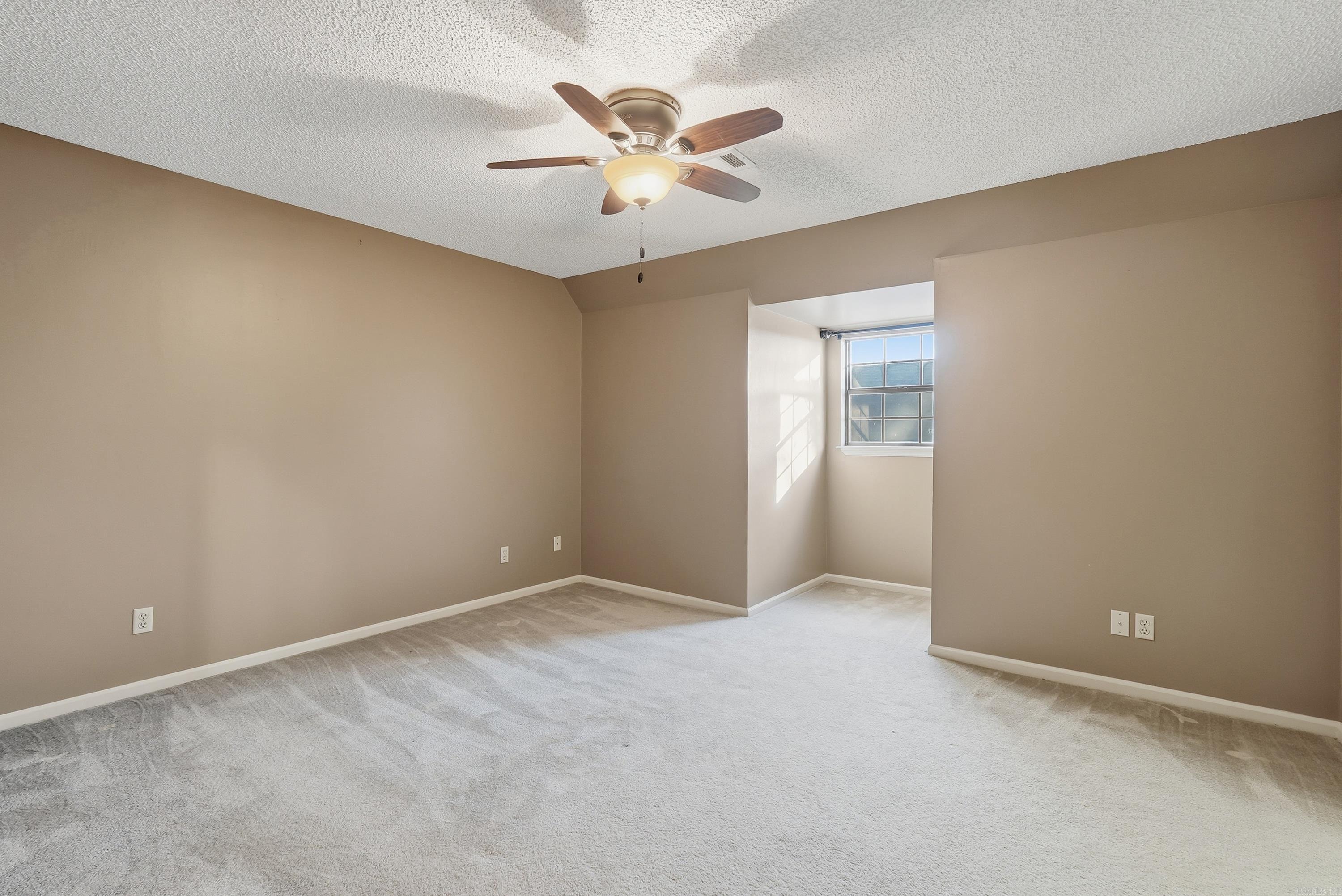 14 Shady Valley Drive