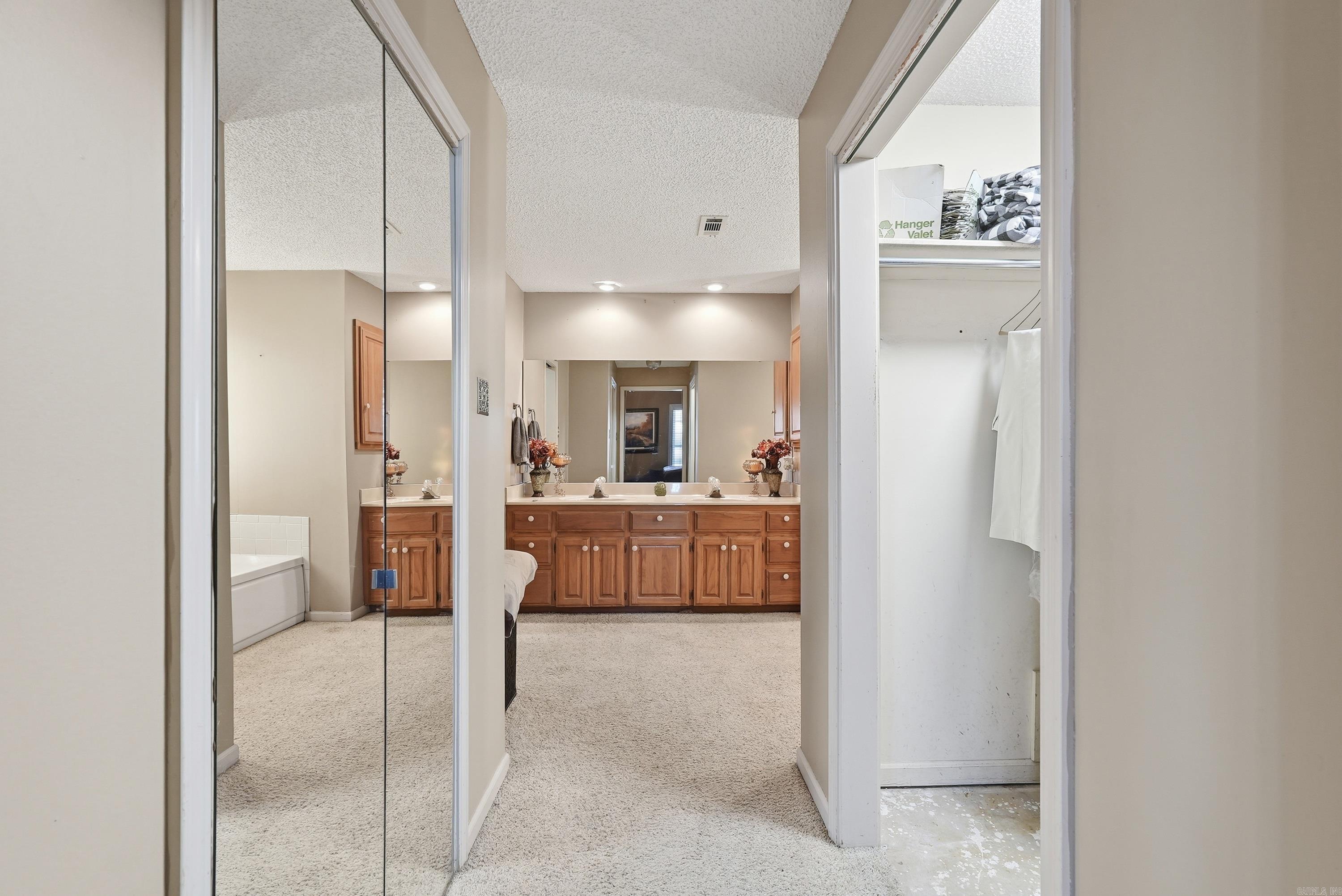 14 Shady Valley Drive