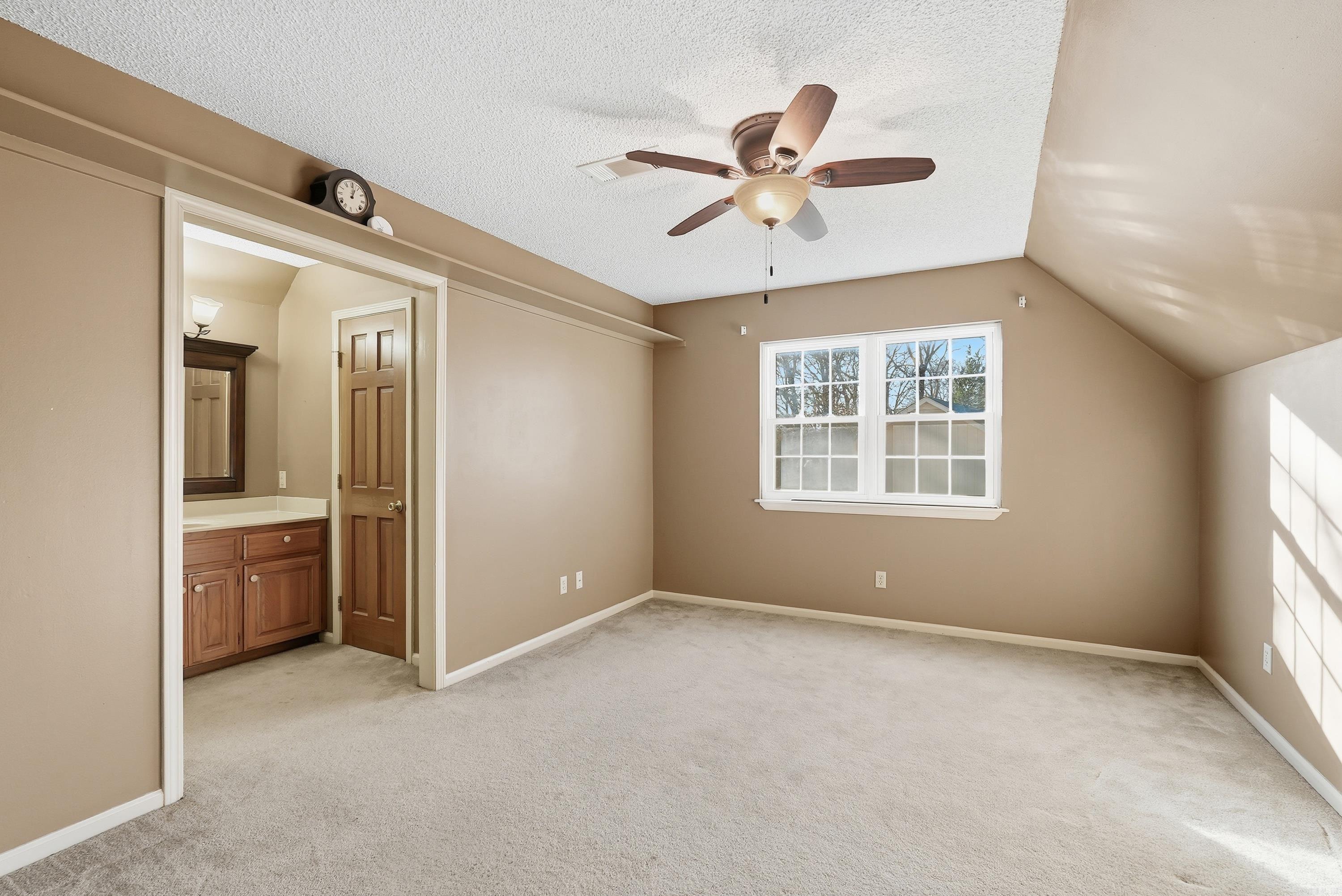 14 Shady Valley Drive