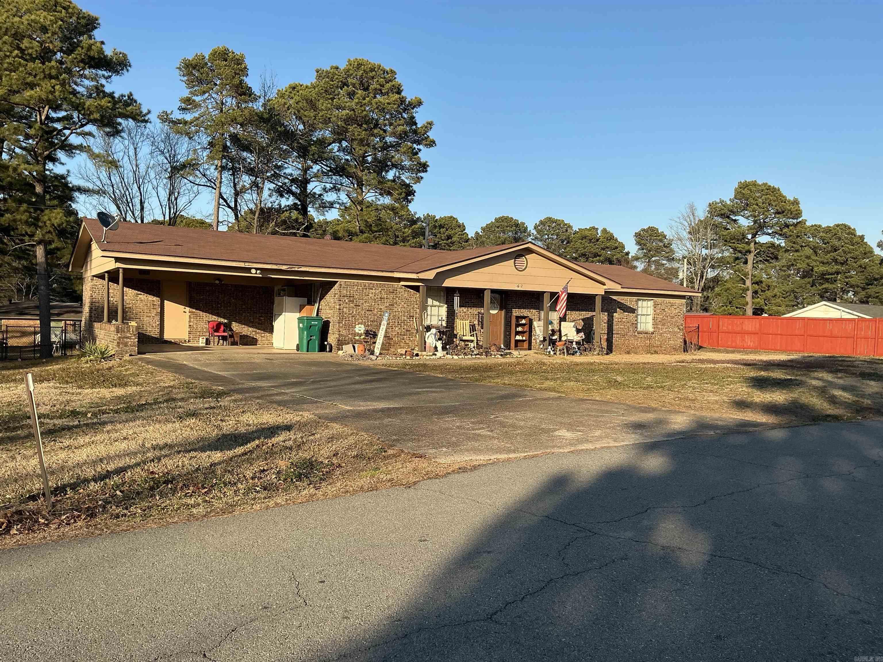 1612 Pinecroft