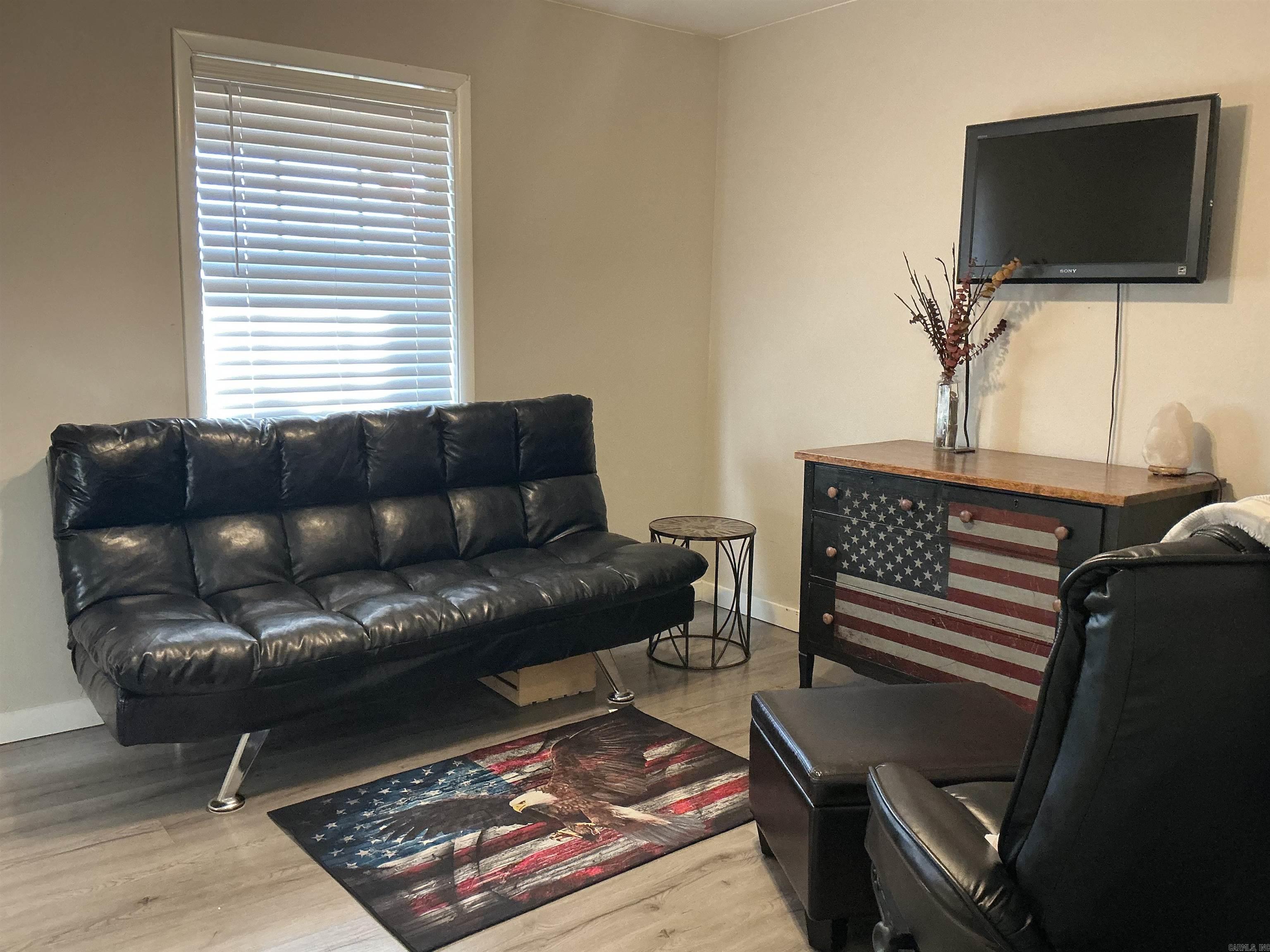 1612 Pinecroft