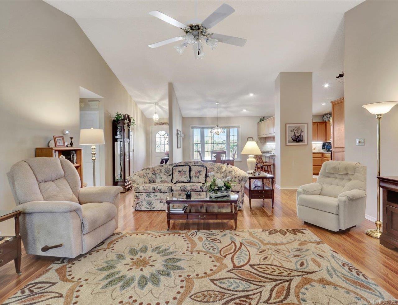 44 Zarpa Way