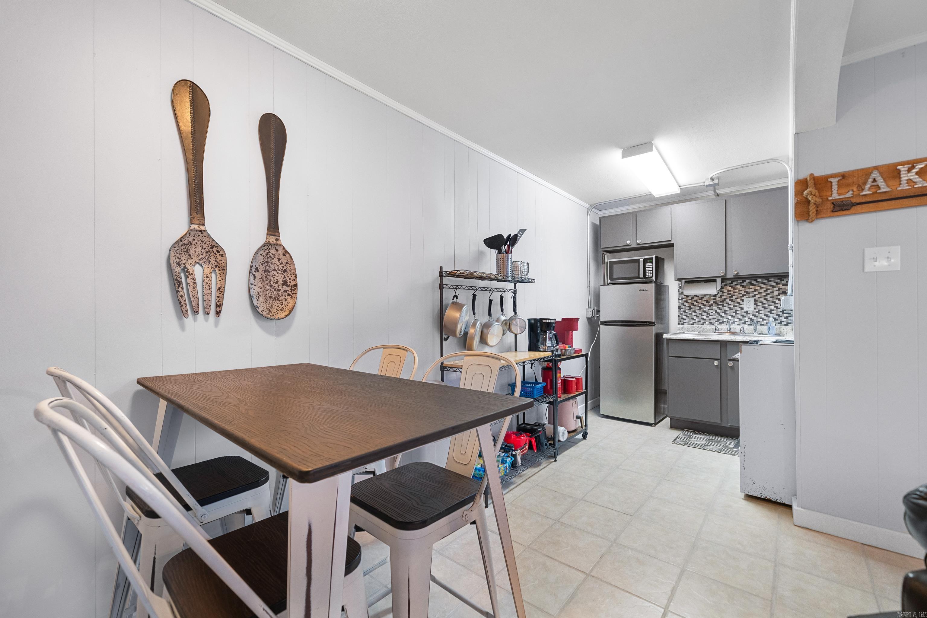 210 Aberina Unit: J1