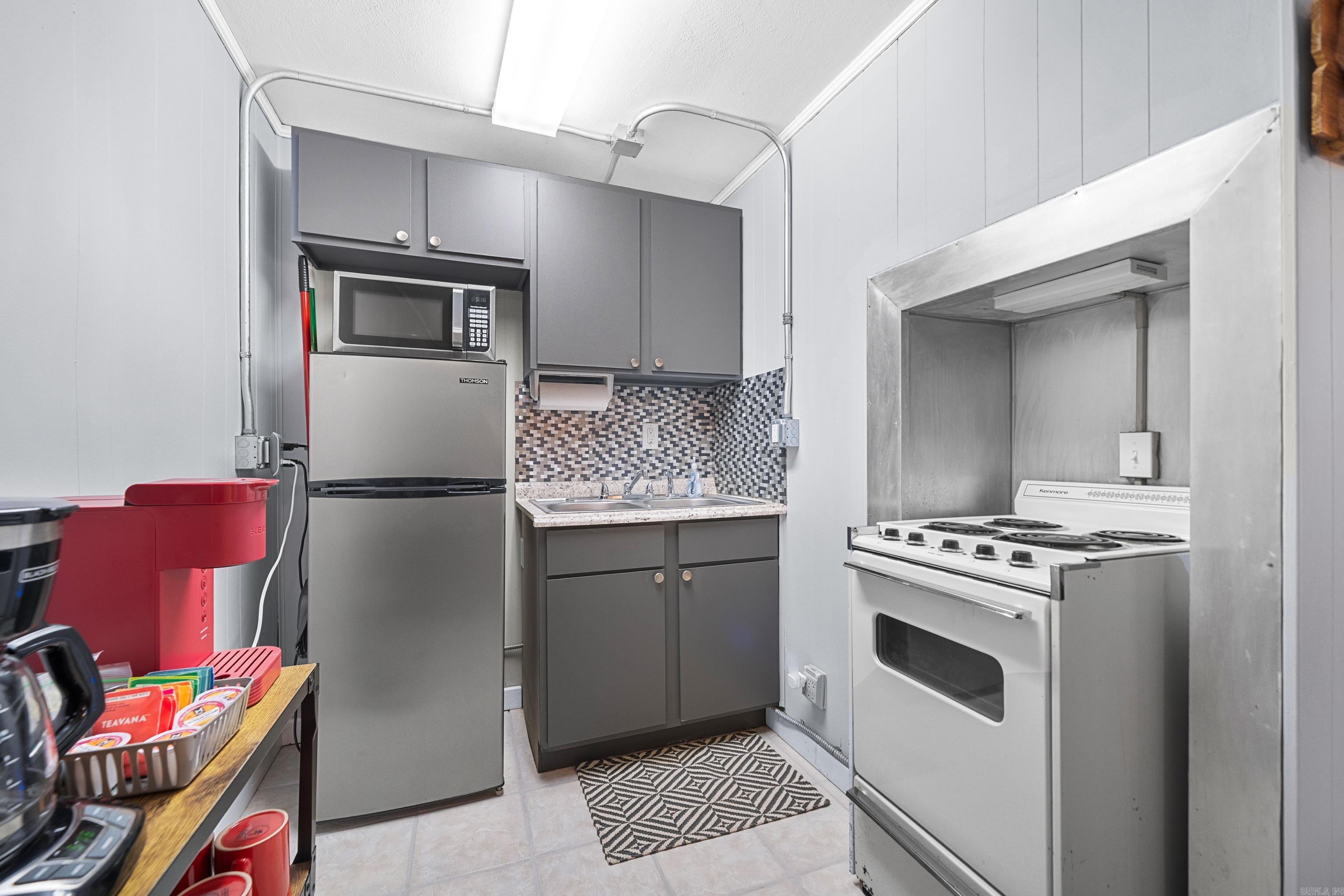 210 Aberina Unit: J1