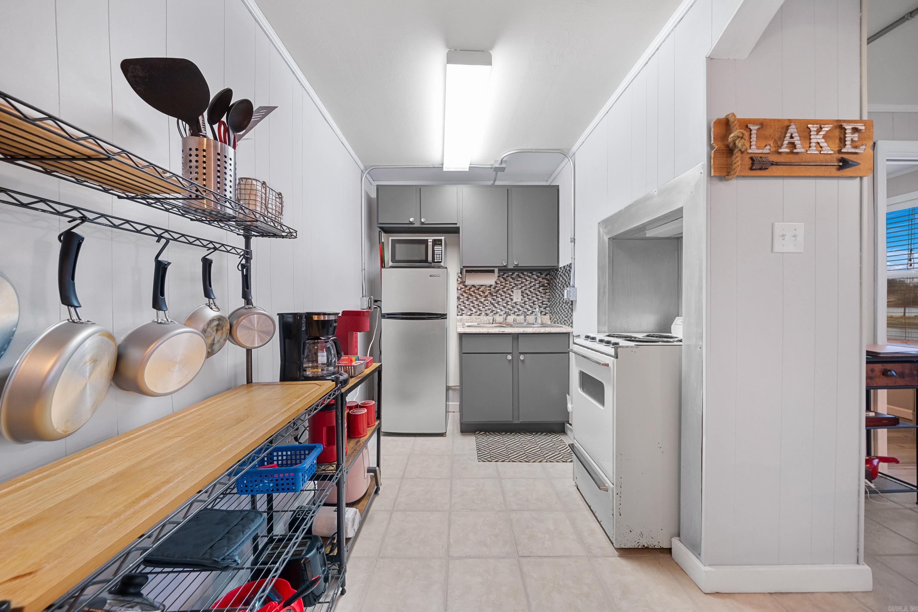 210 Aberina Unit: J1
