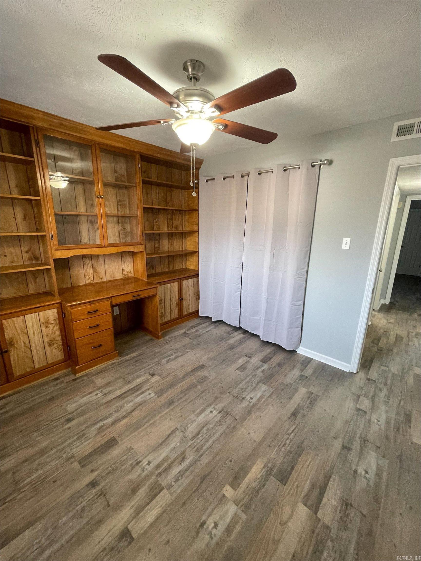 208 Elwood Dr
