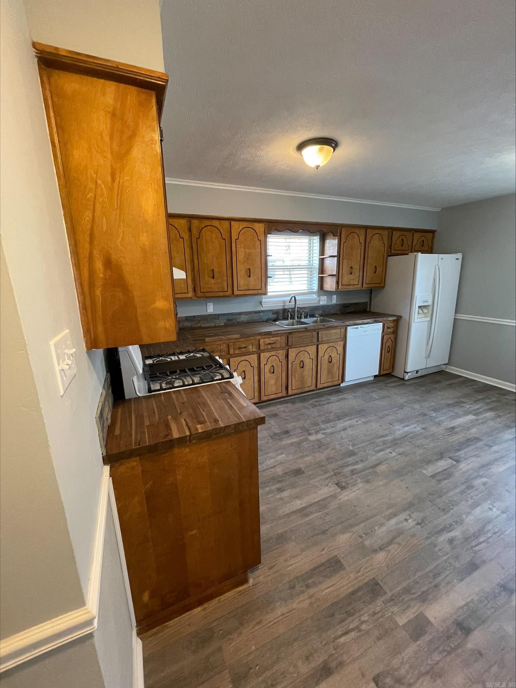 208 Elwood Dr