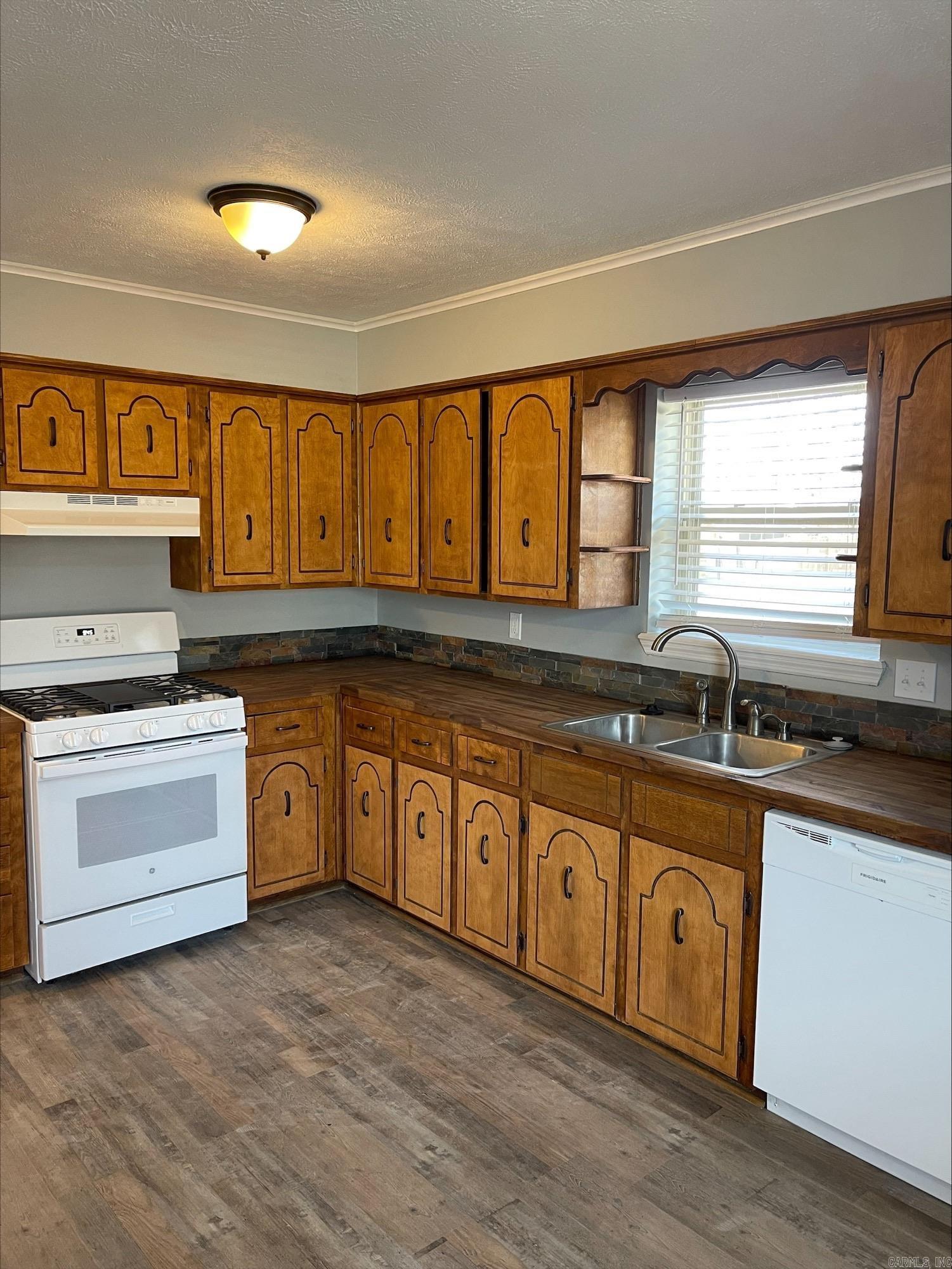 208 Elwood Dr