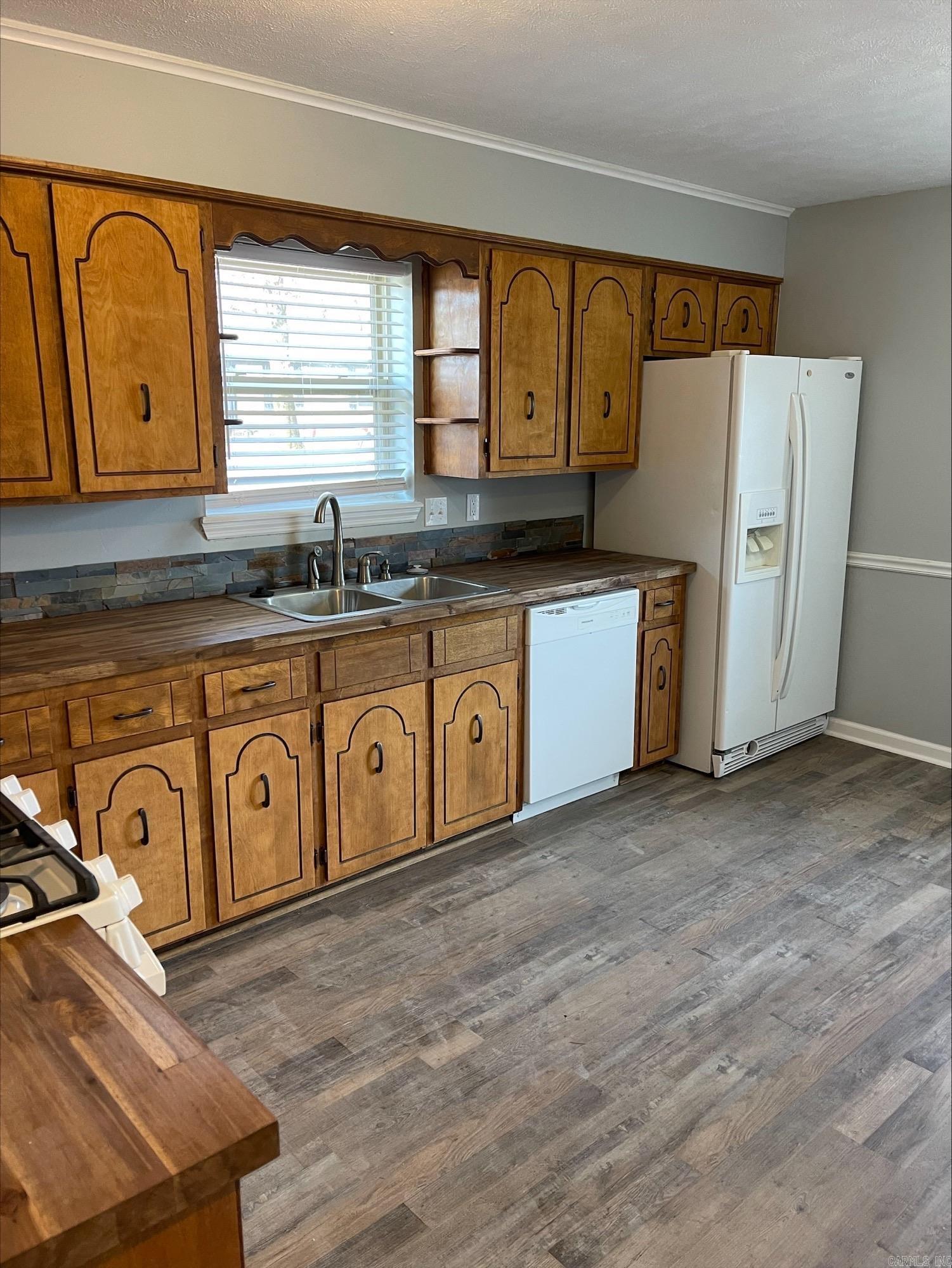 208 Elwood Dr