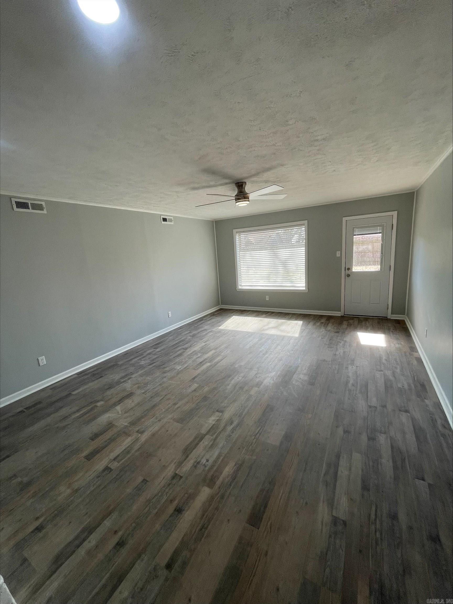 208 Elwood Dr