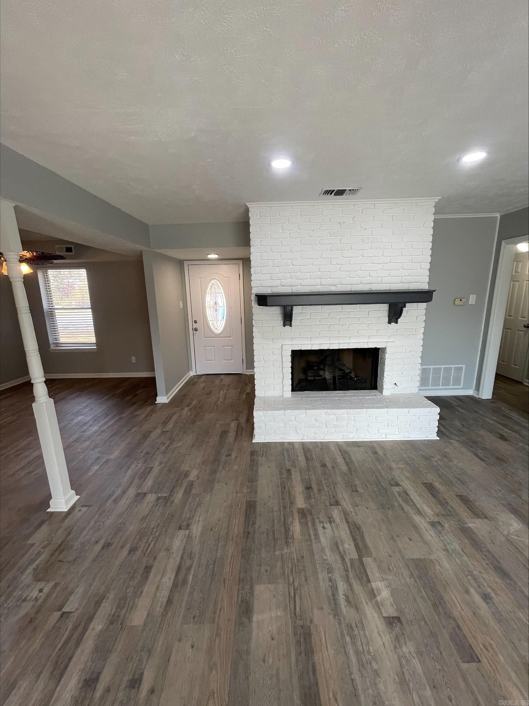 208 Elwood Dr