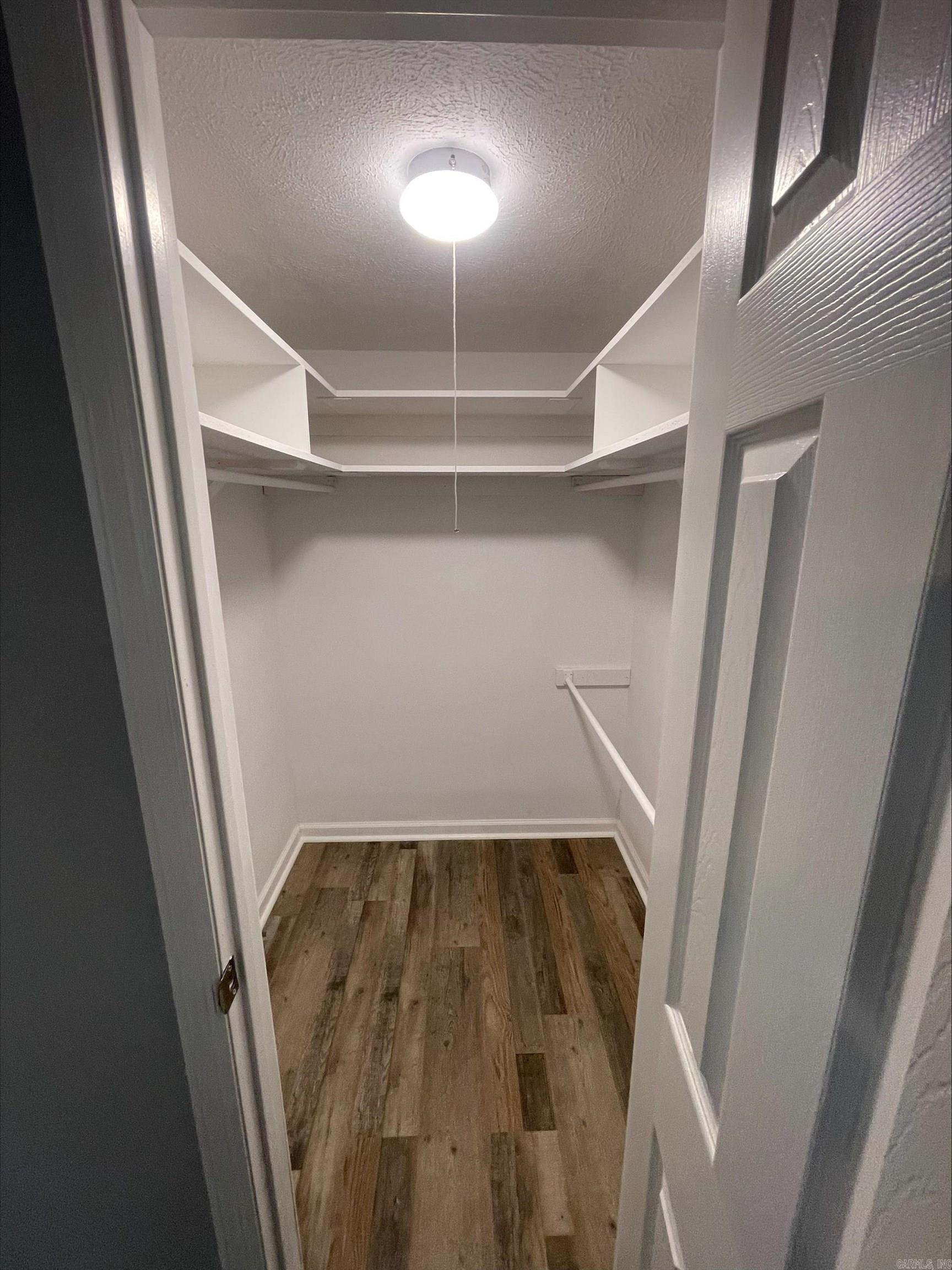 208 Elwood Dr