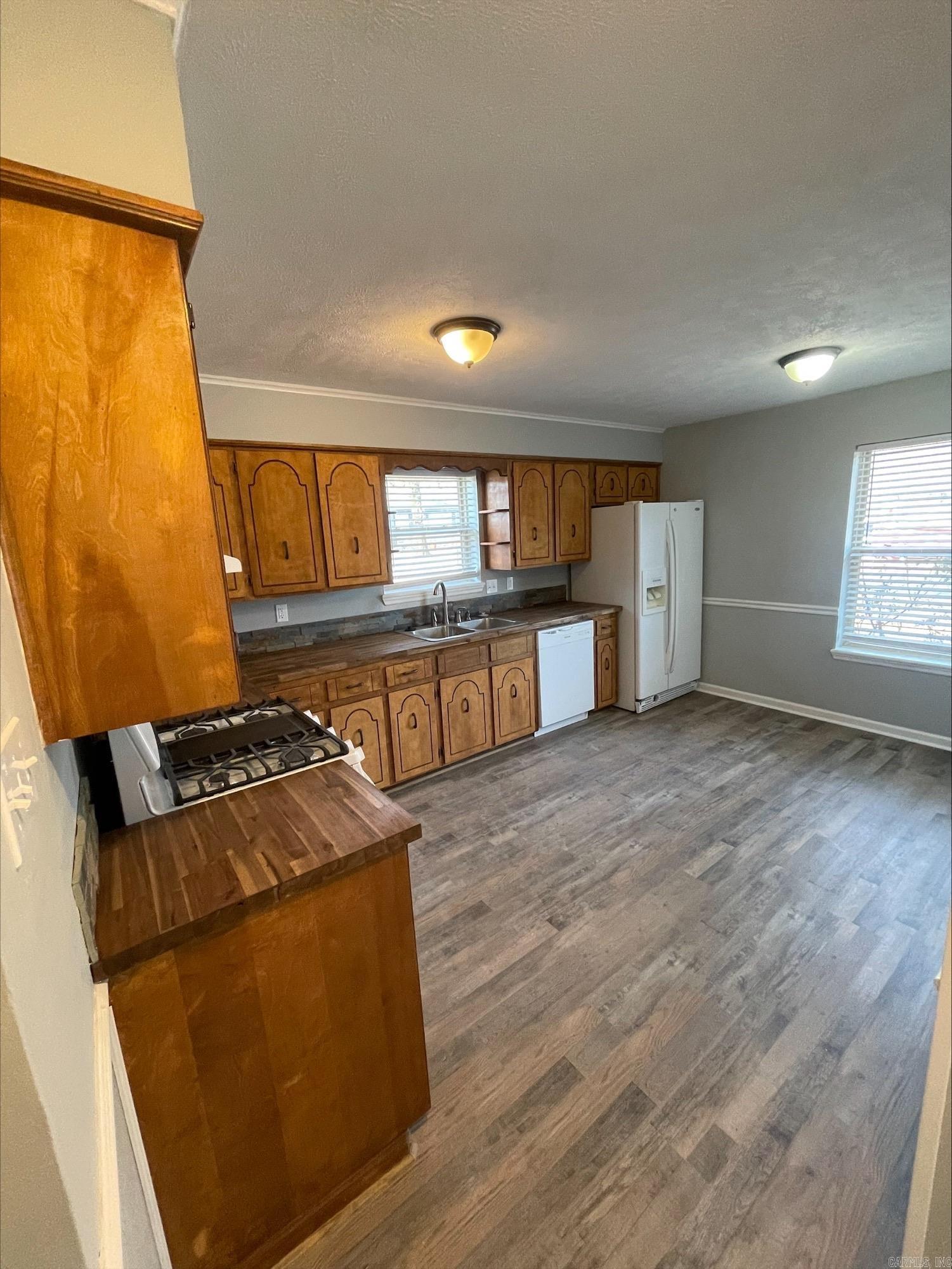208 Elwood Dr