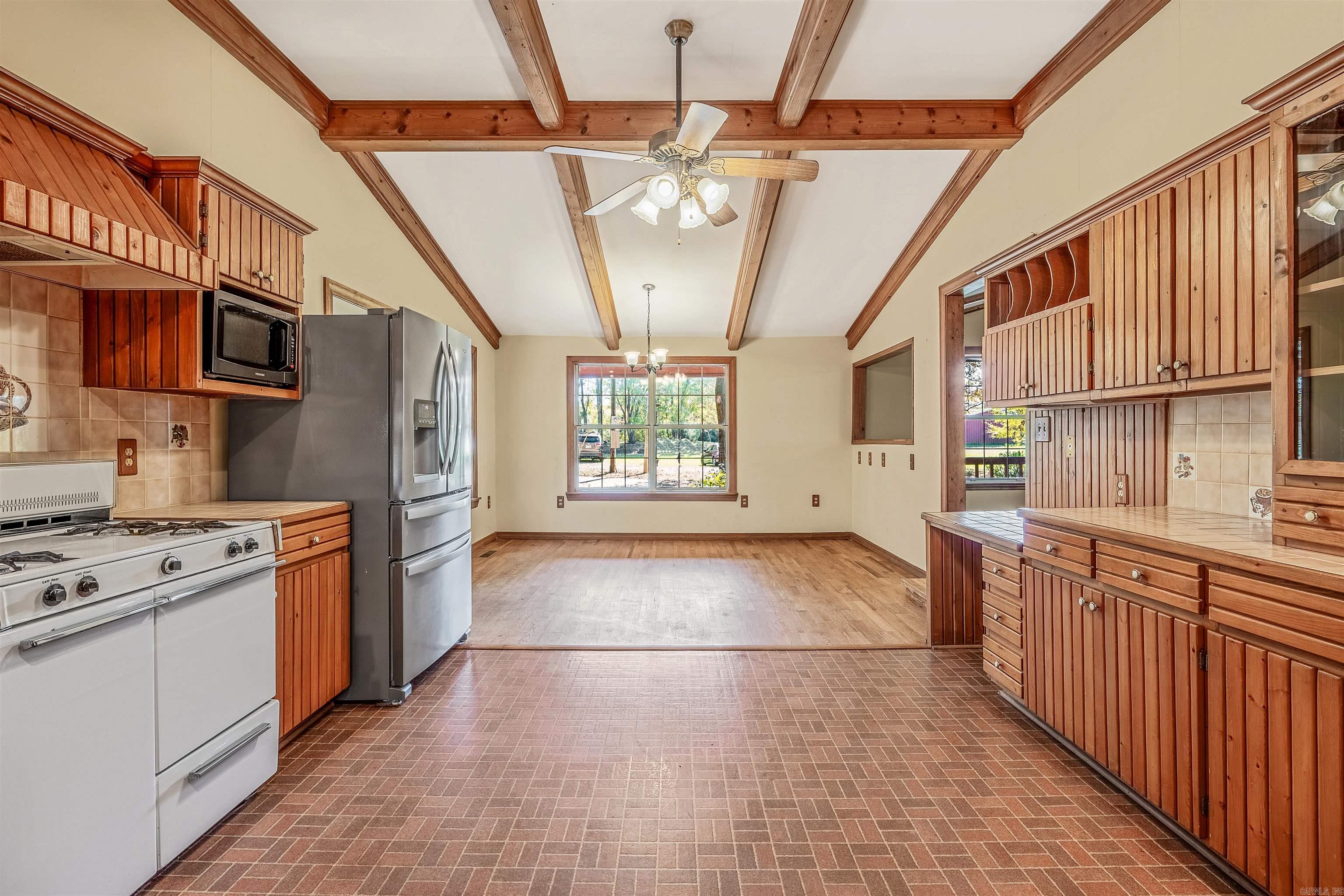 86 Arrowhead Rd.