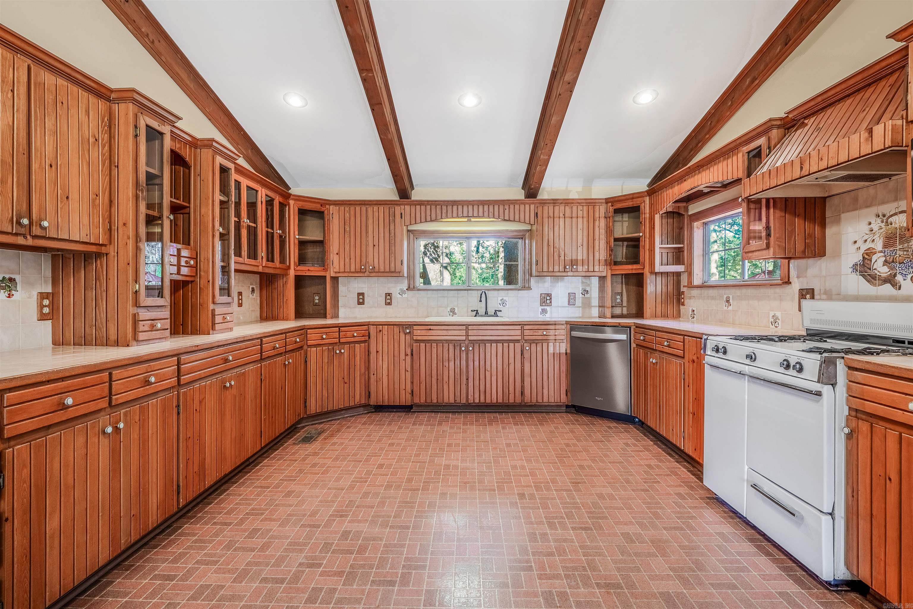 86 Arrowhead Rd.