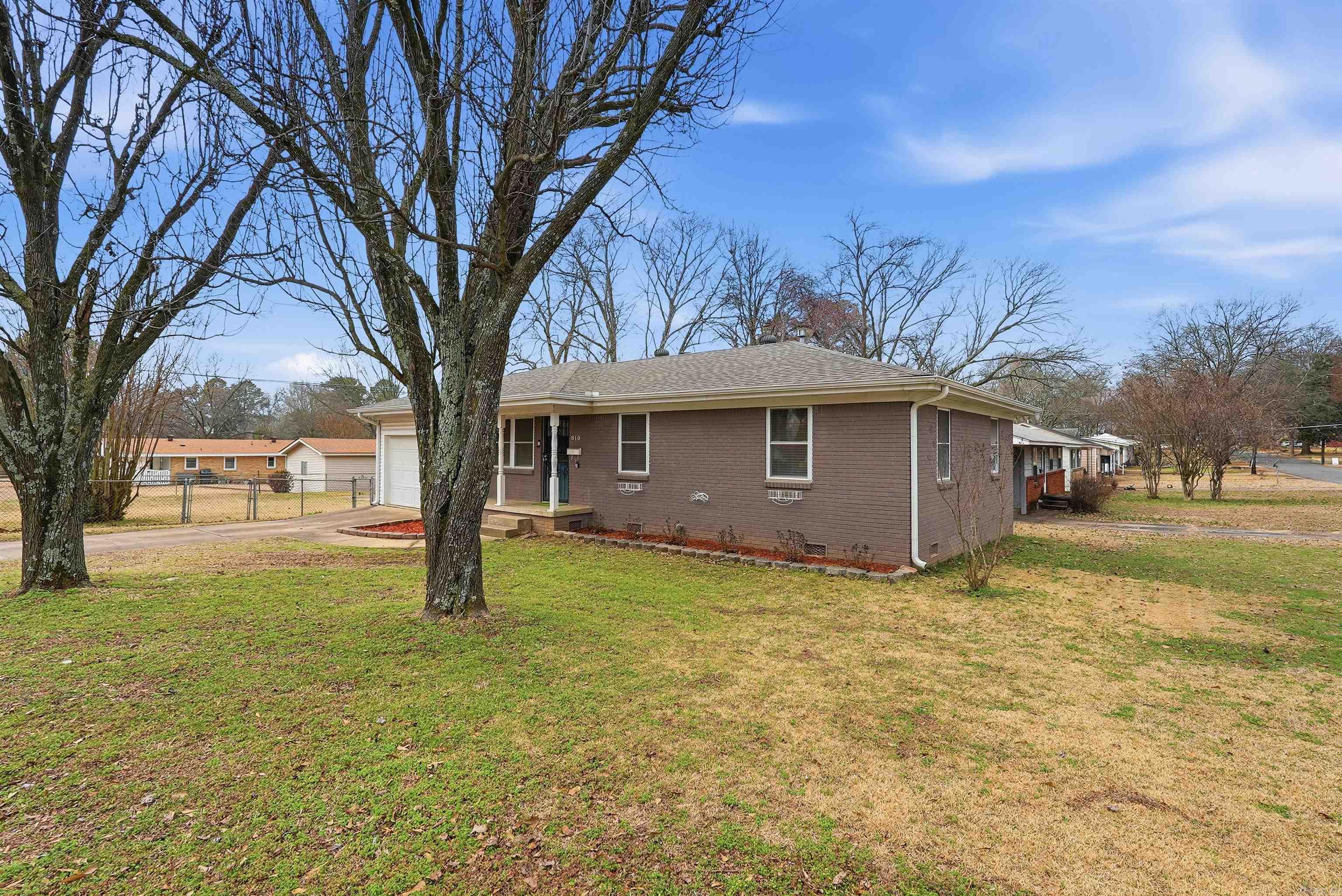 810 N Bailey Boulevard