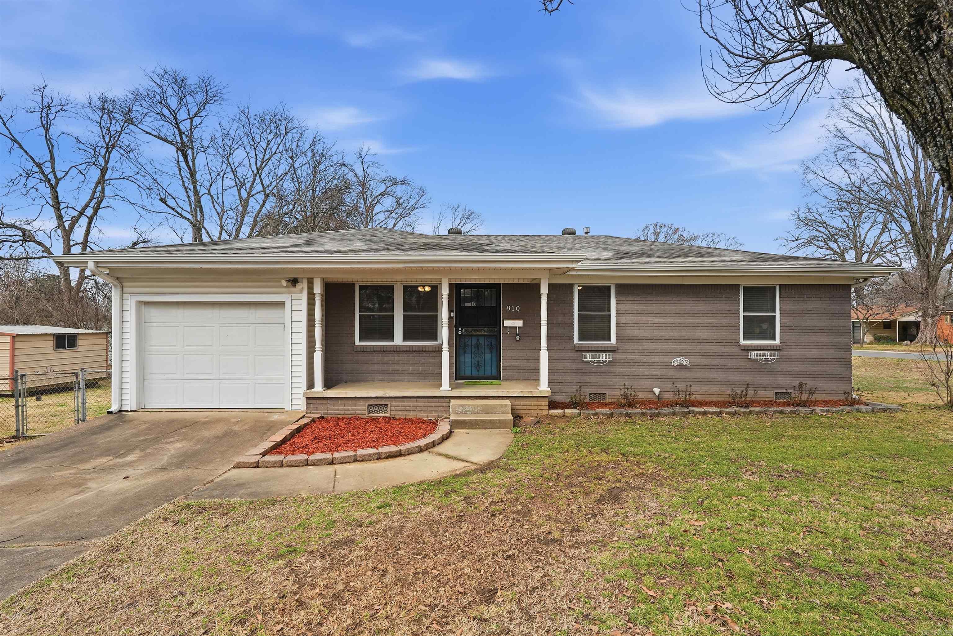 810 N Bailey Boulevard
