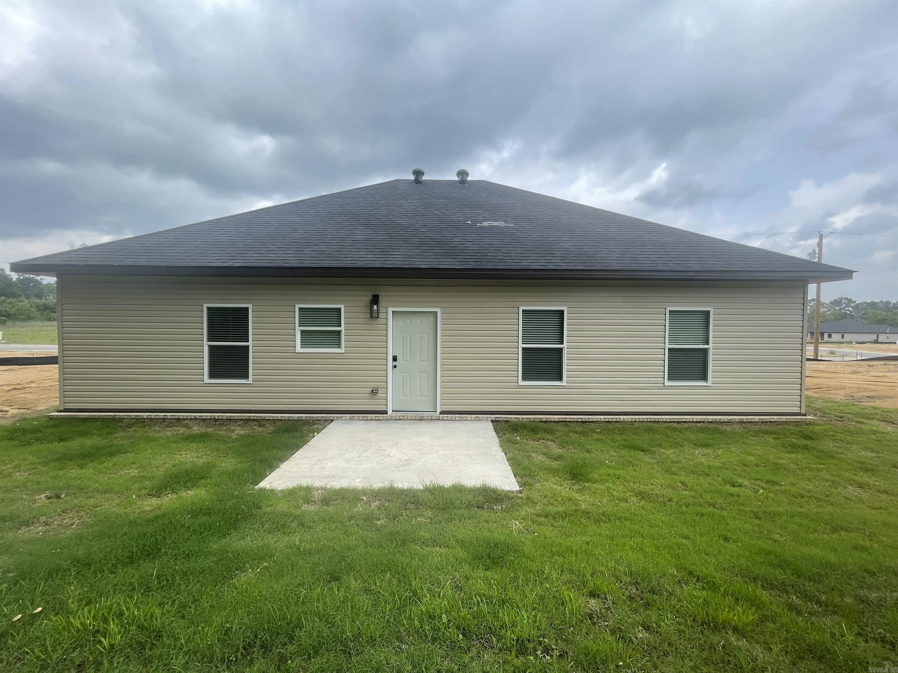 66 Springtree