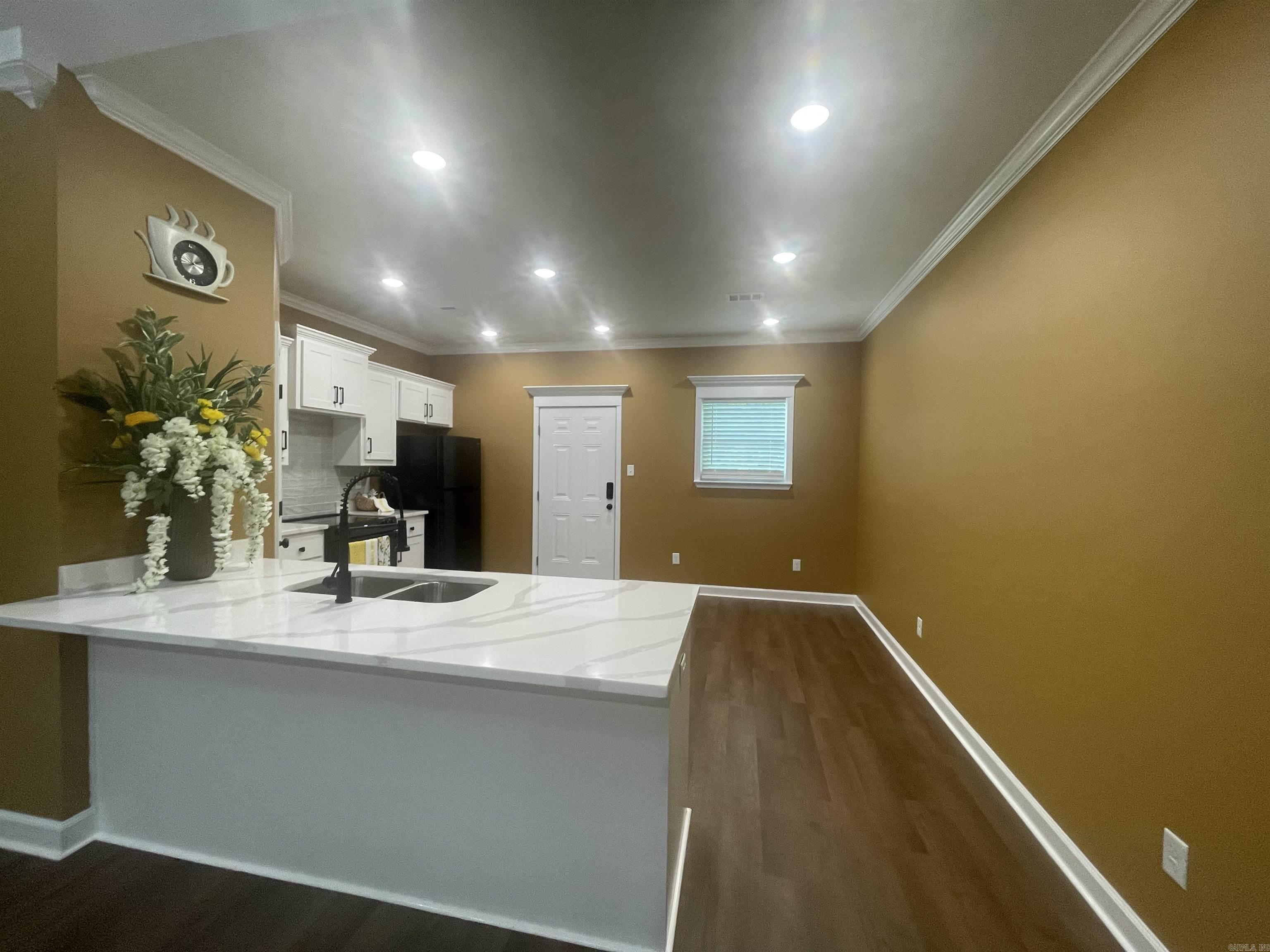 66 Springtree