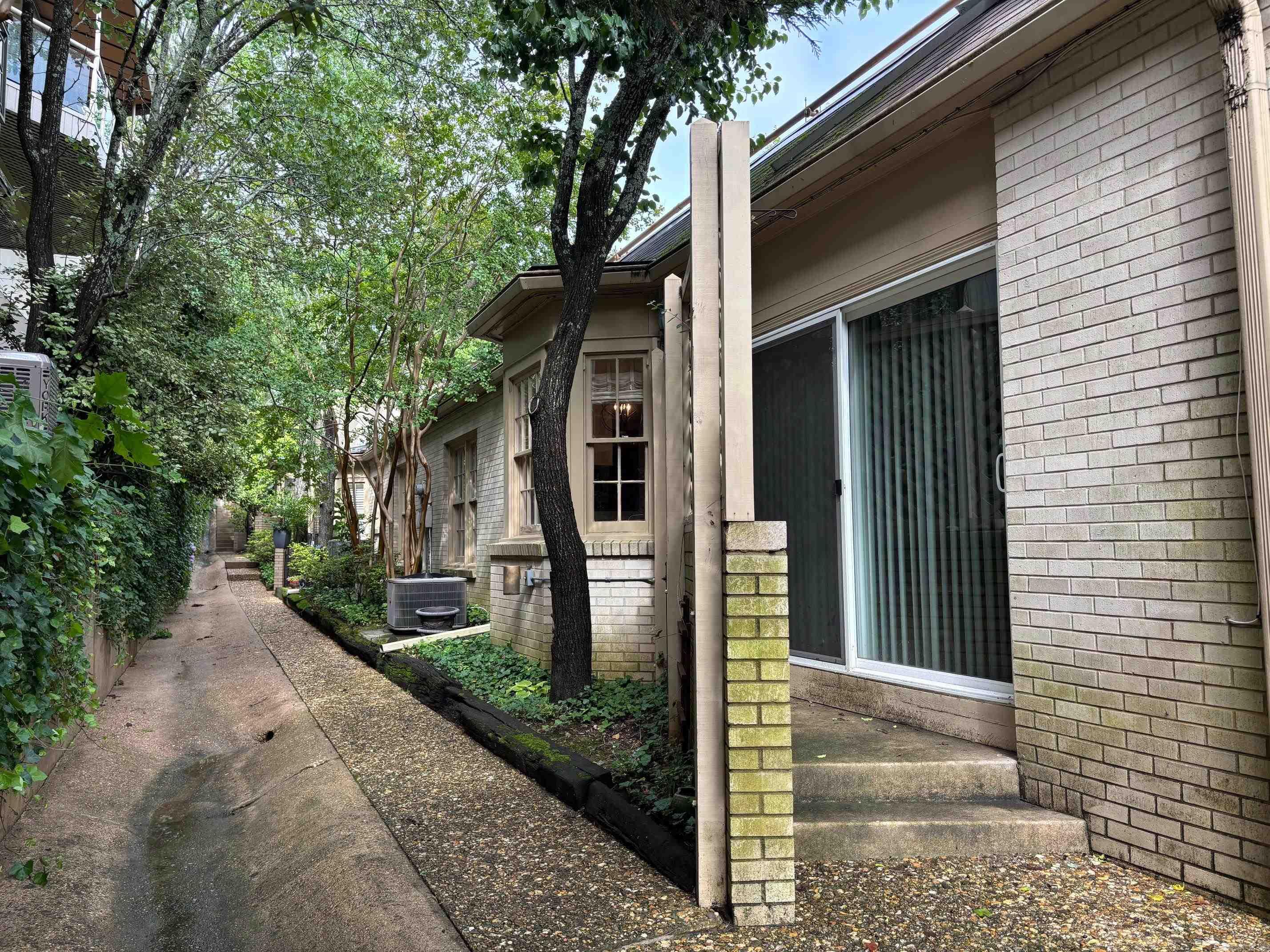 3901 Cedar Hill Road, #16