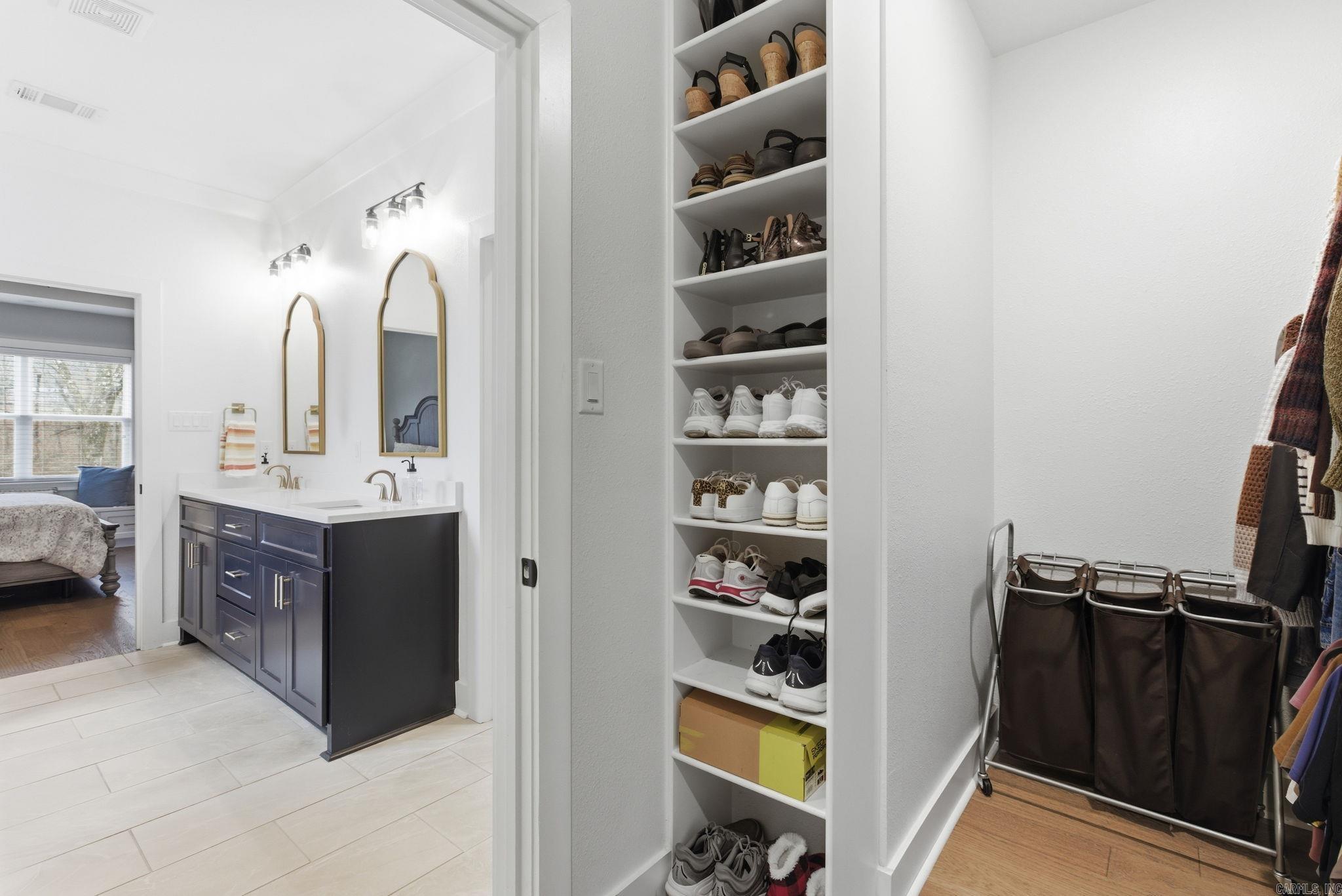 877 Belle Grove Loop