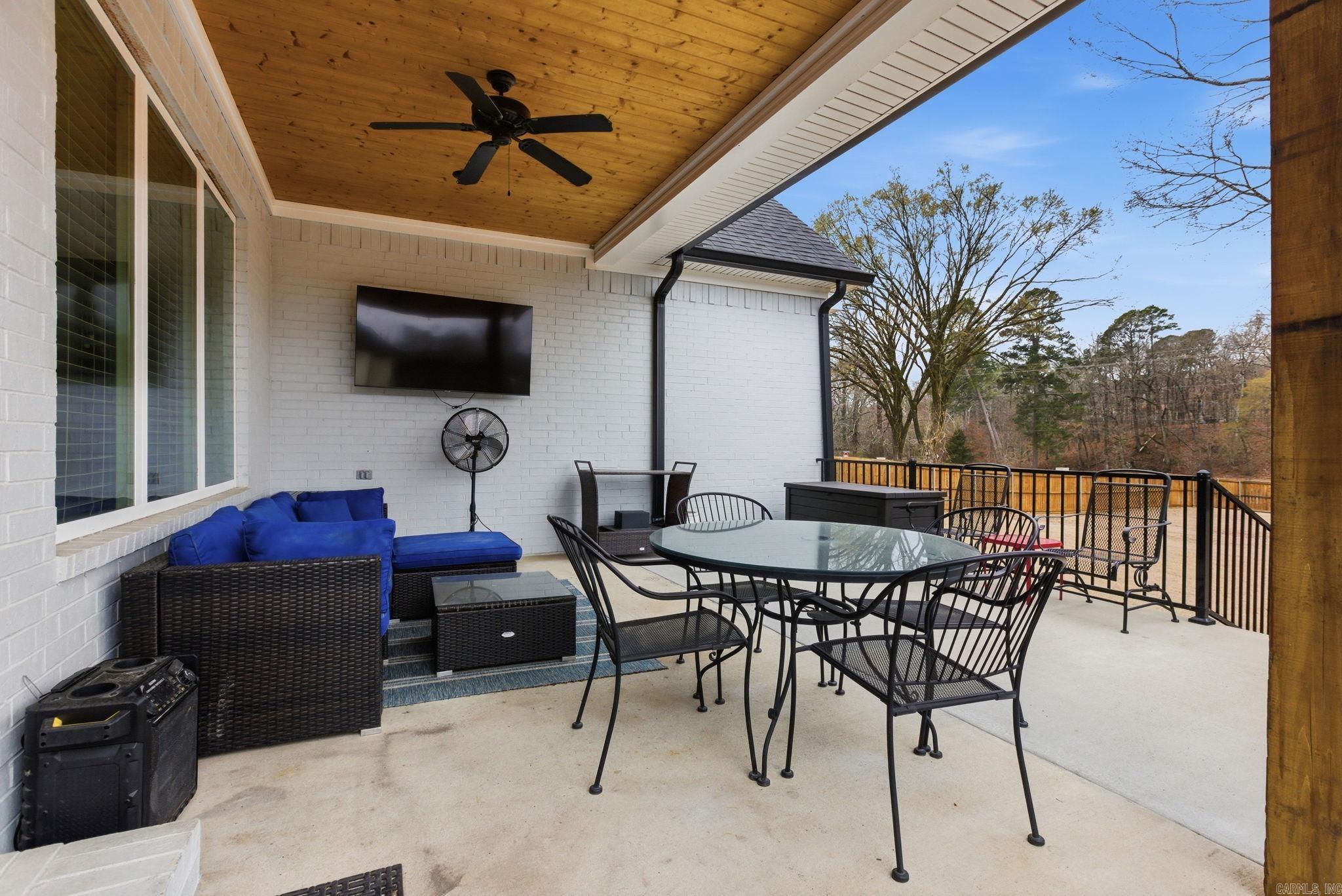 877 Belle Grove Loop