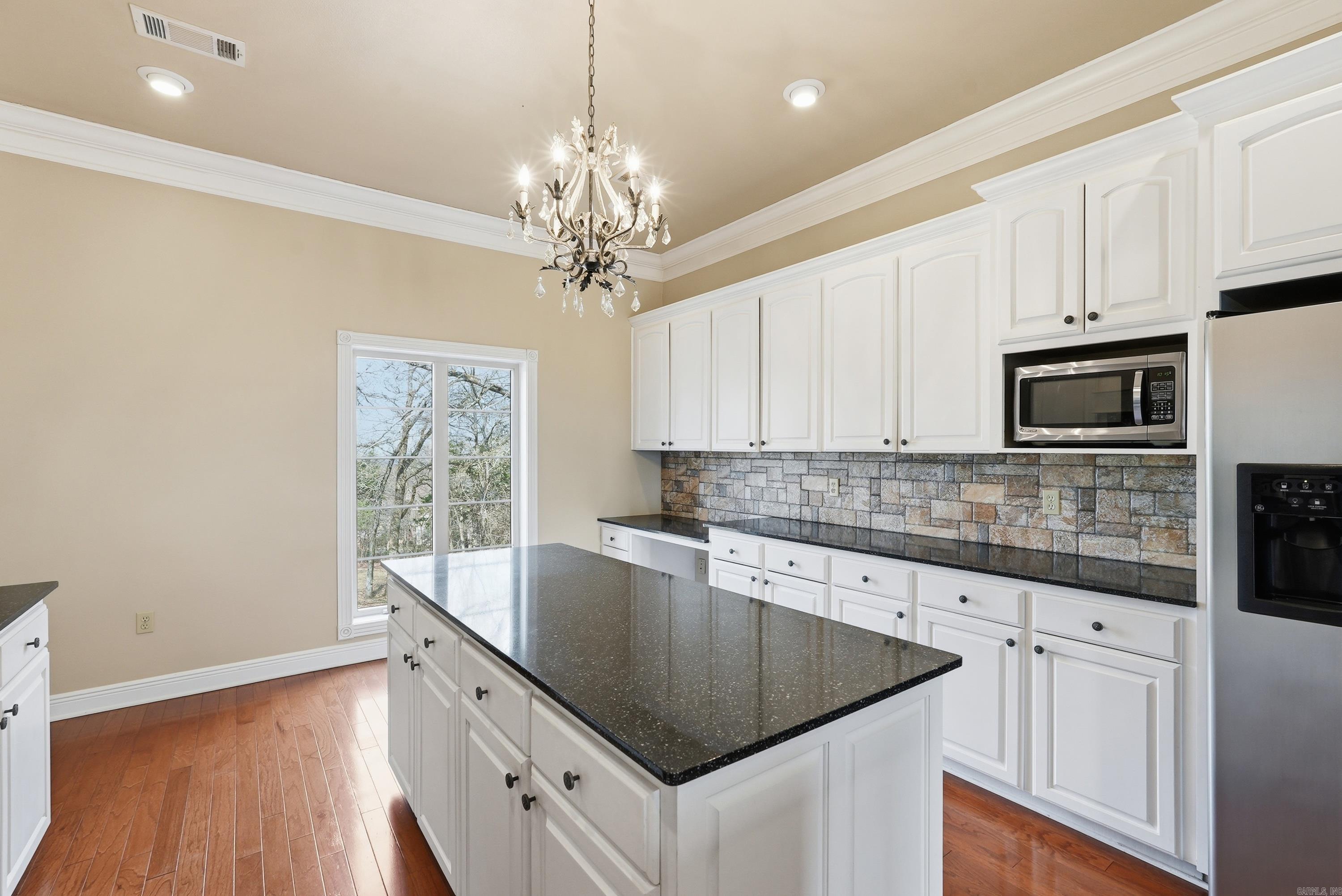 4 Robins Ridge Rd
