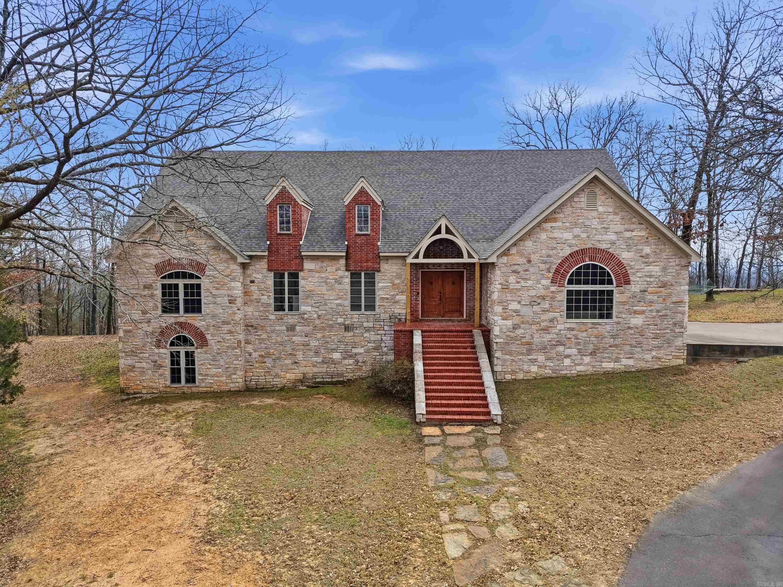 4 Robins Ridge Rd