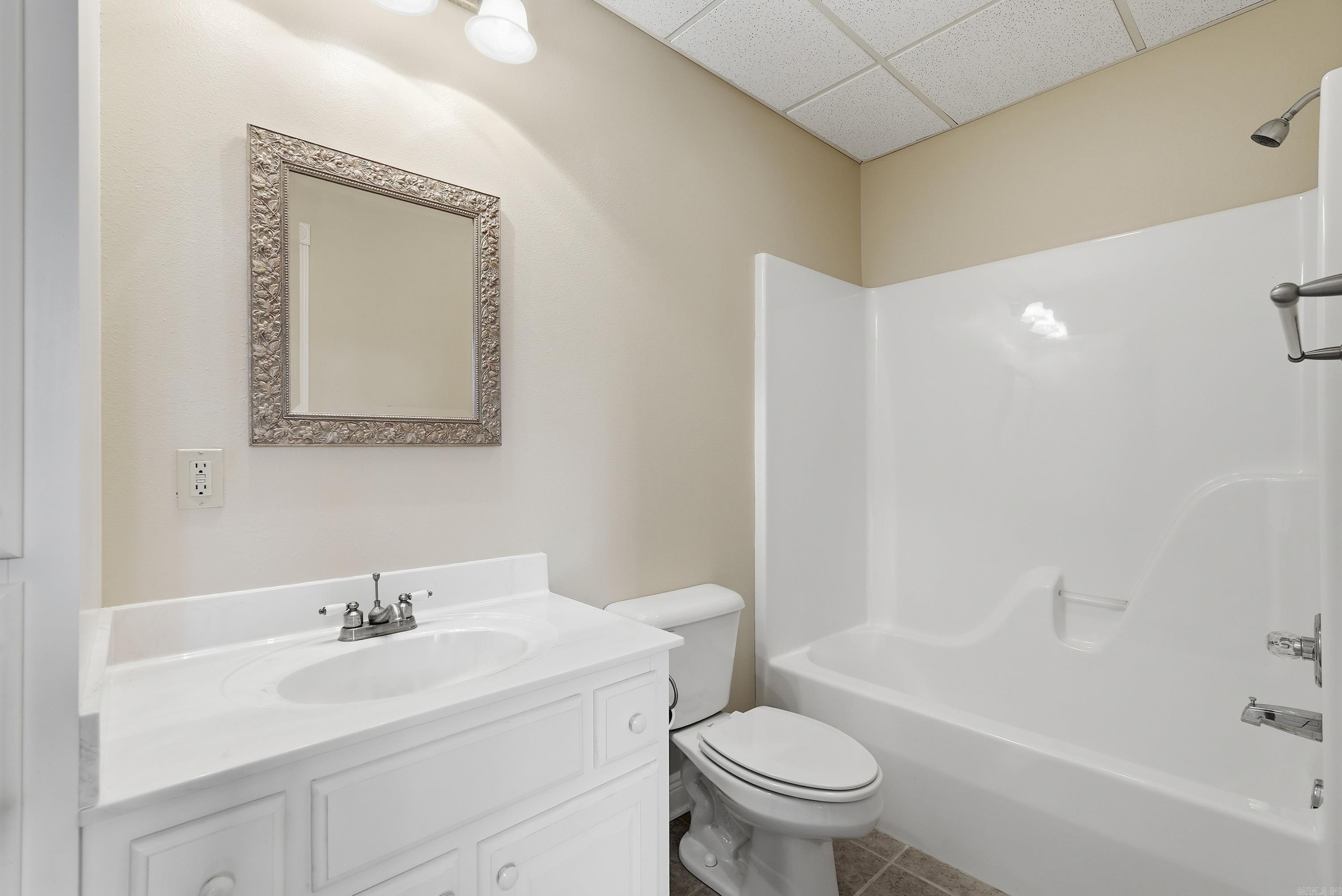 4 Robins Ridge Rd