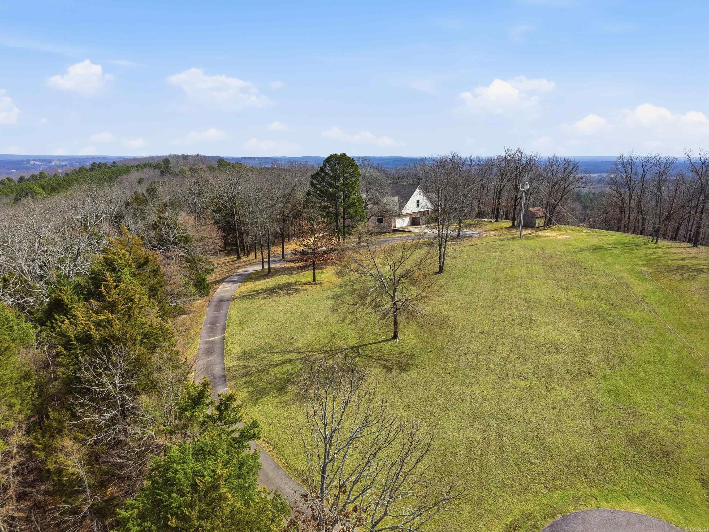 4 Robins Ridge Rd