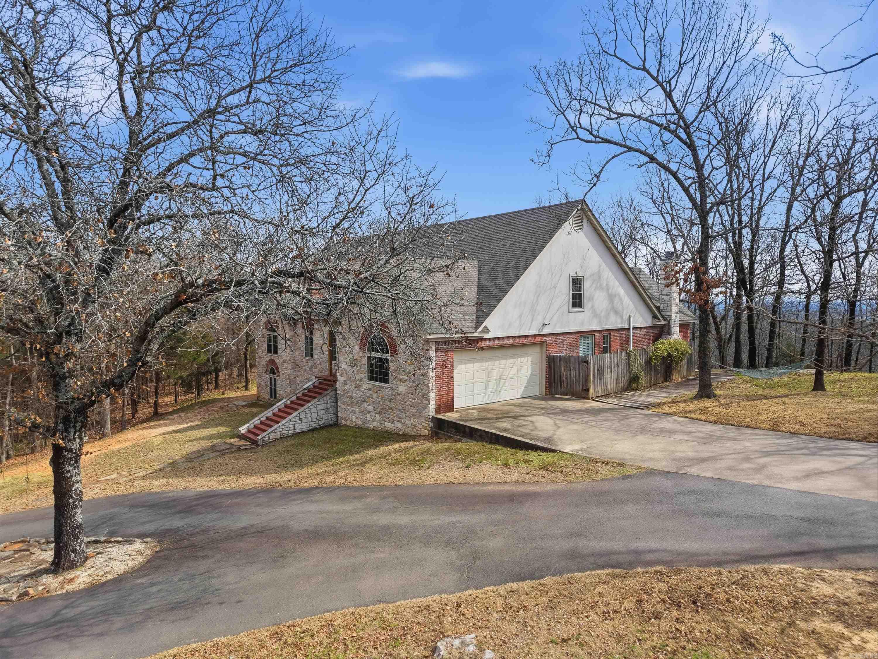 4 Robins Ridge Rd
