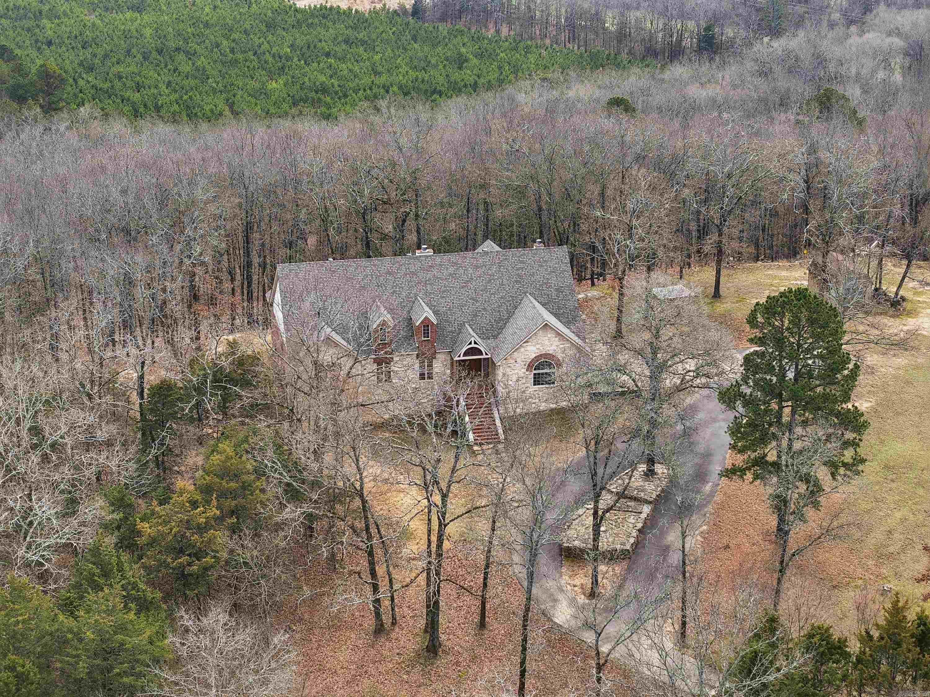 4 Robins Ridge Rd