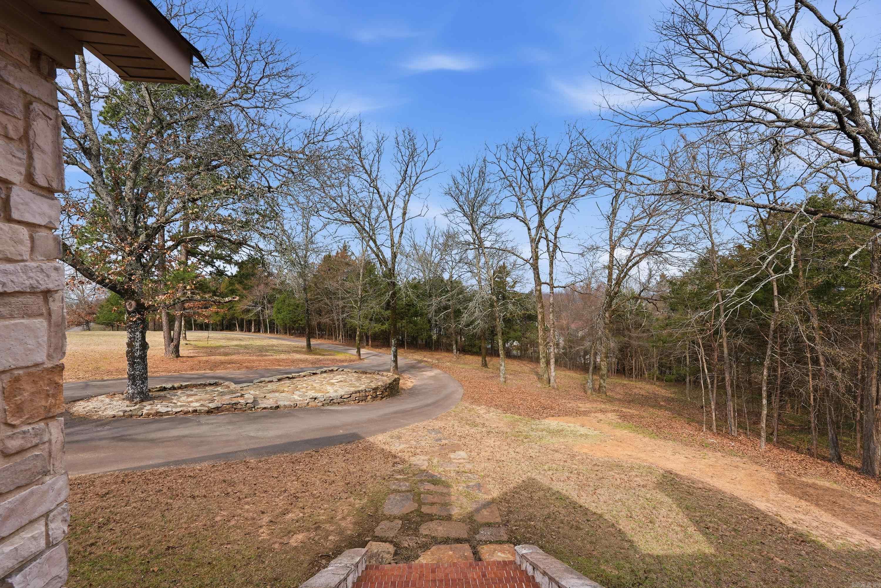 4 Robins Ridge Rd