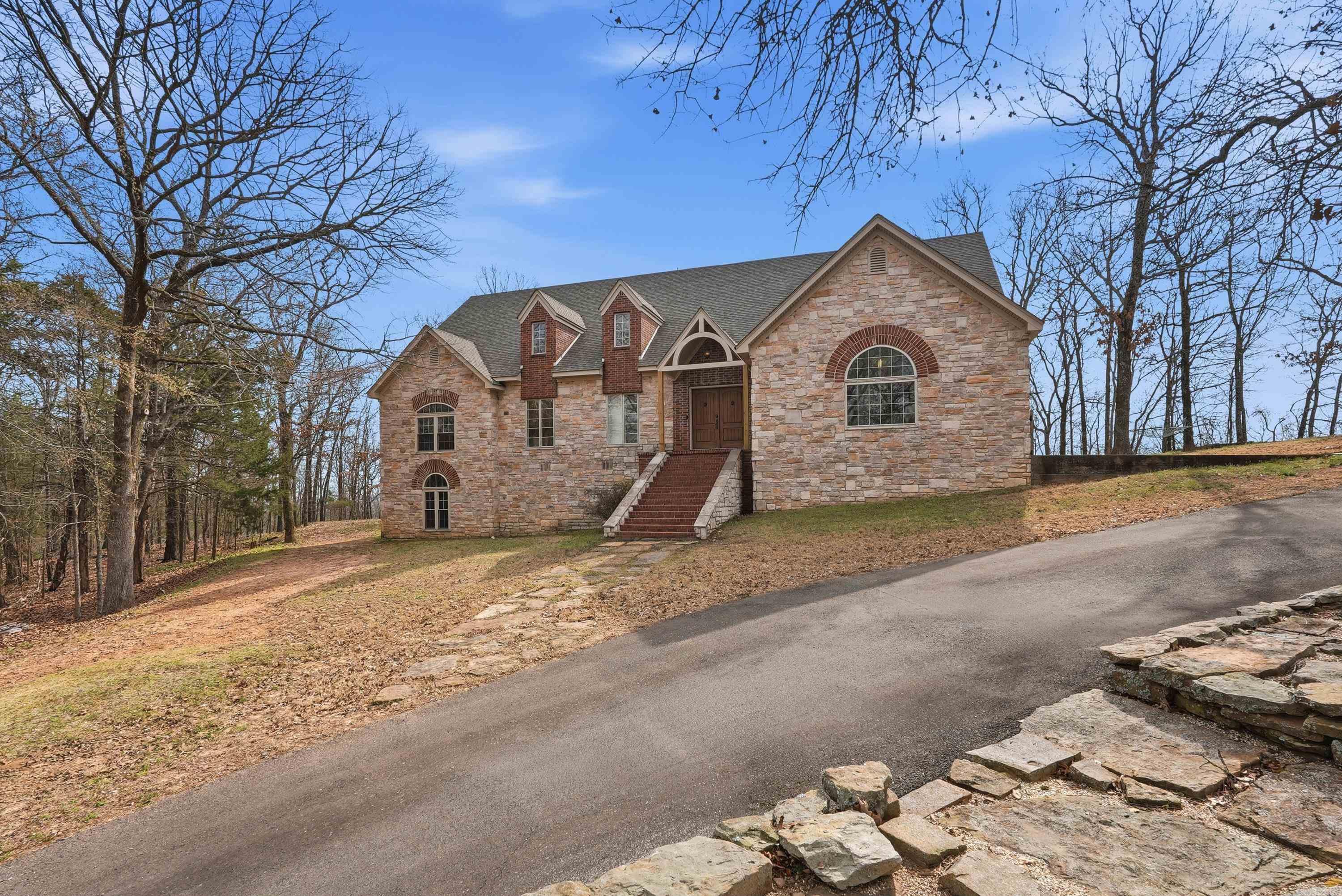 4 Robins Ridge Rd