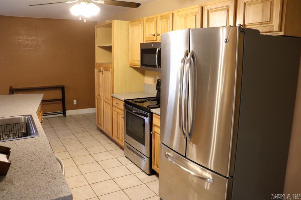 9238 Elizabeth Road