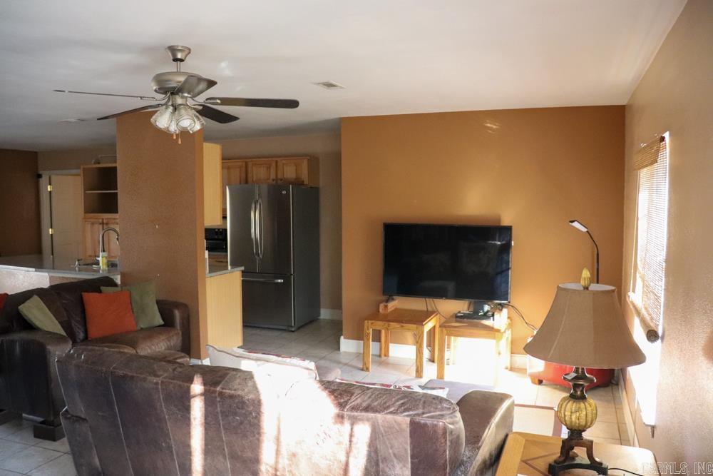 9238 Elizabeth Road