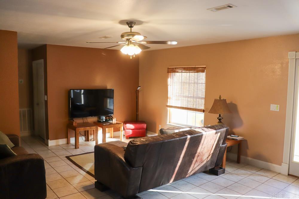 9238 Elizabeth Road